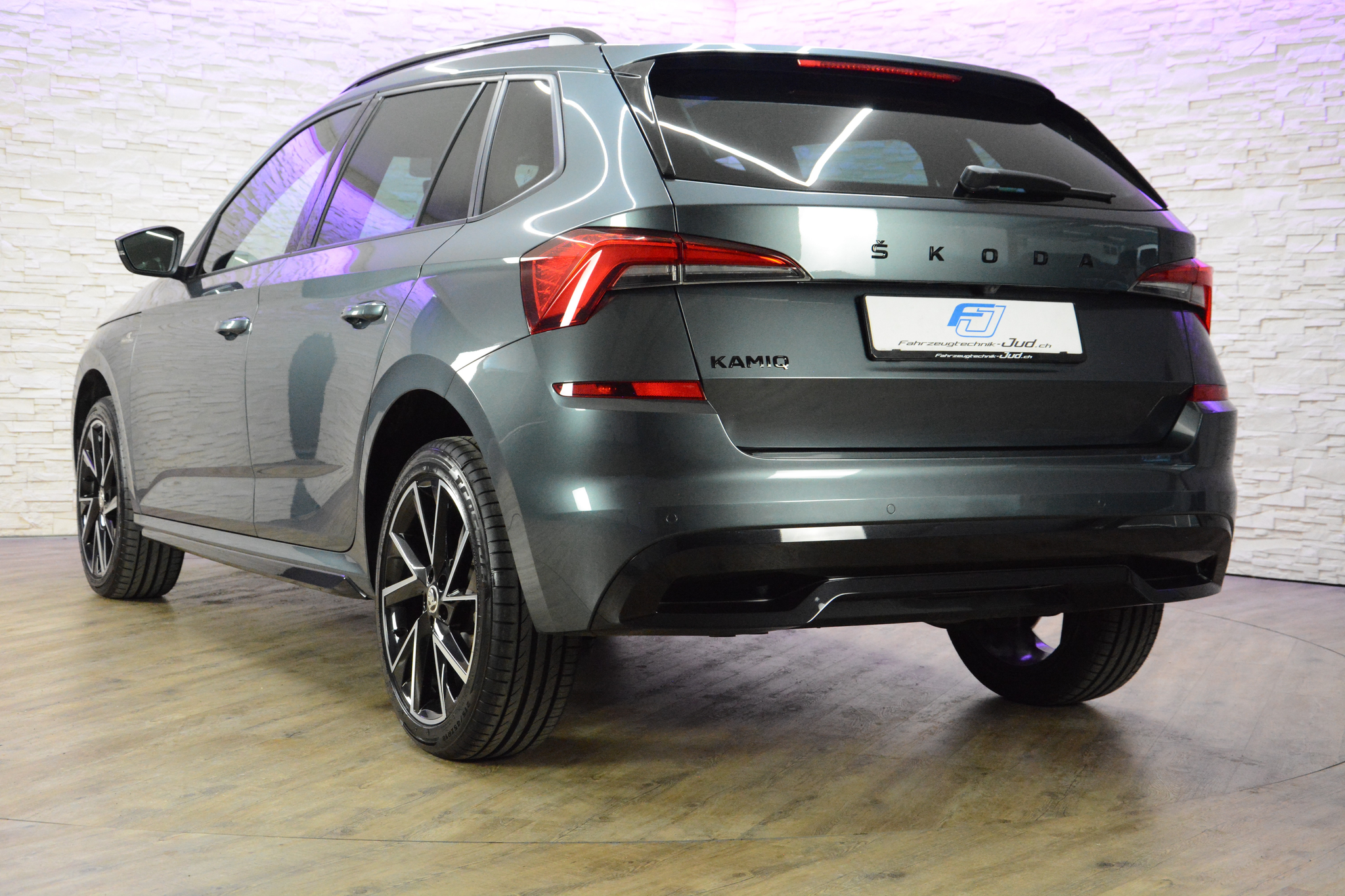 listing desktop thumbnail image 5