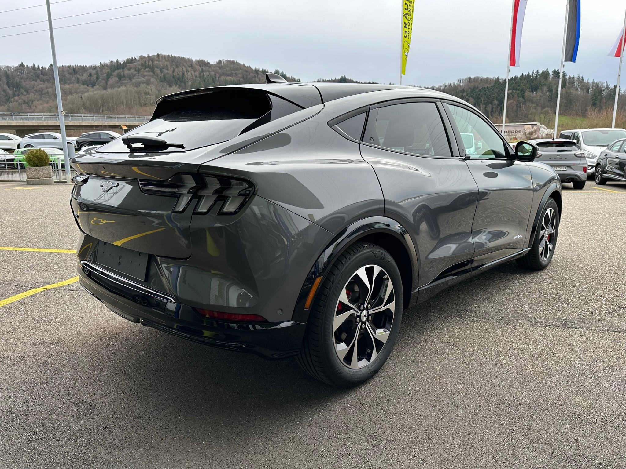 listing desktop thumbnail image 5