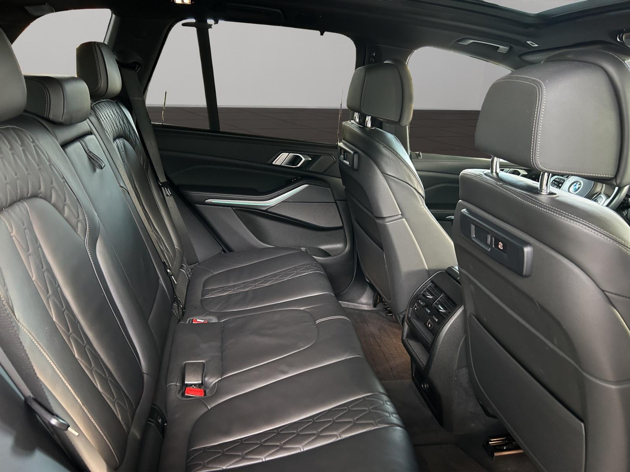 listing desktop thumbnail image 11