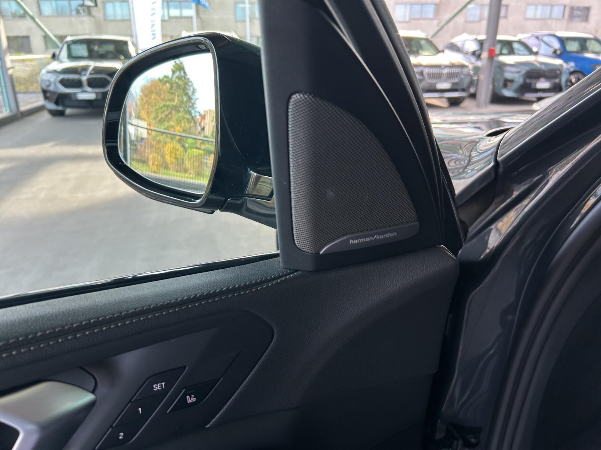 listing desktop thumbnail image 14