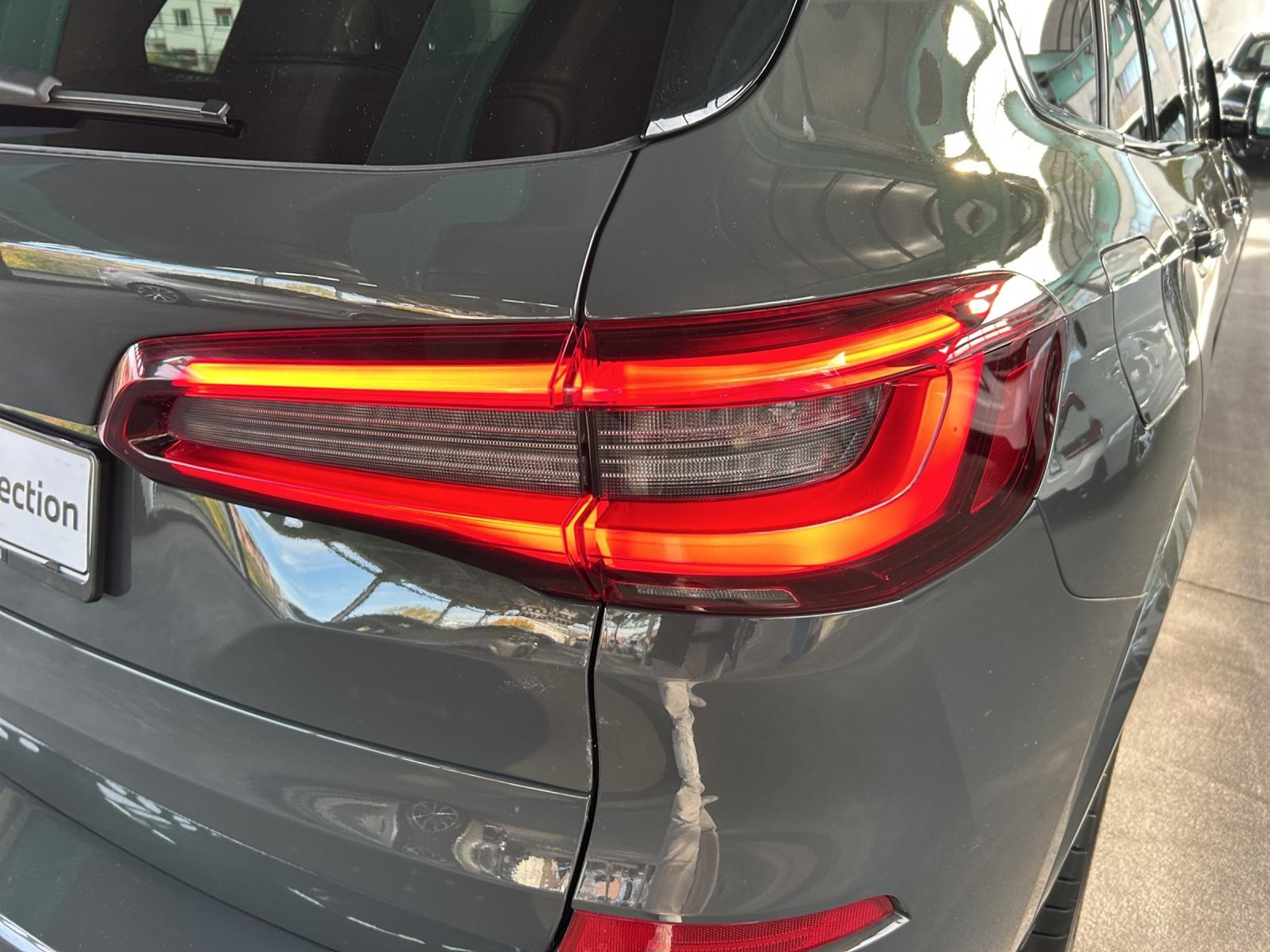 listing desktop thumbnail image 25