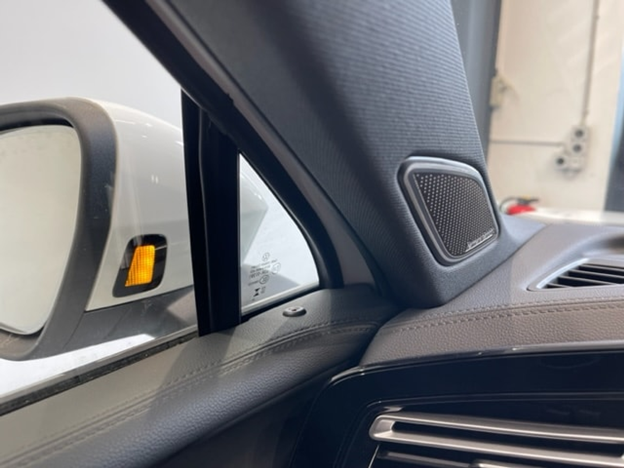 listing desktop thumbnail image 19