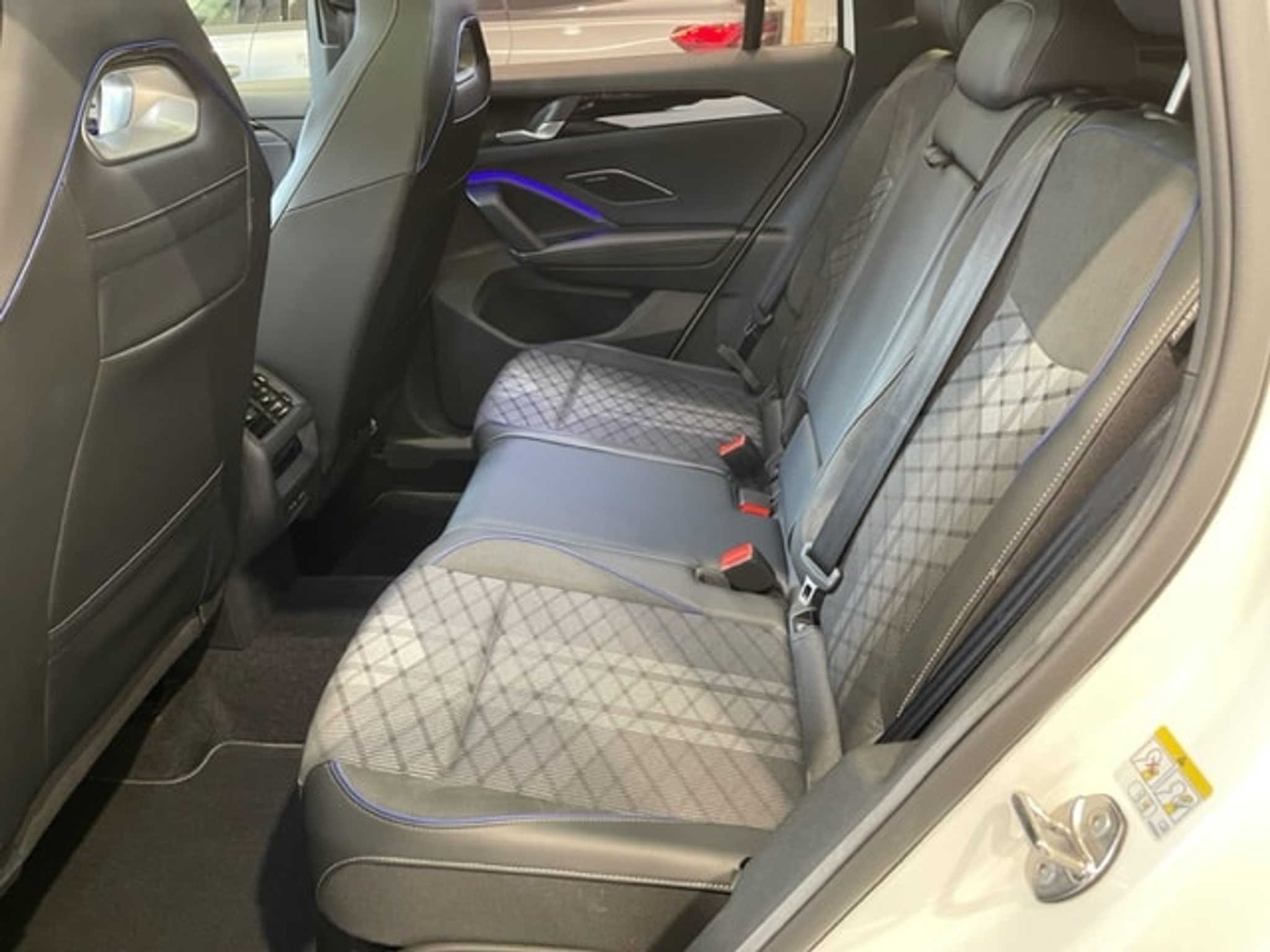 listing desktop thumbnail image 12