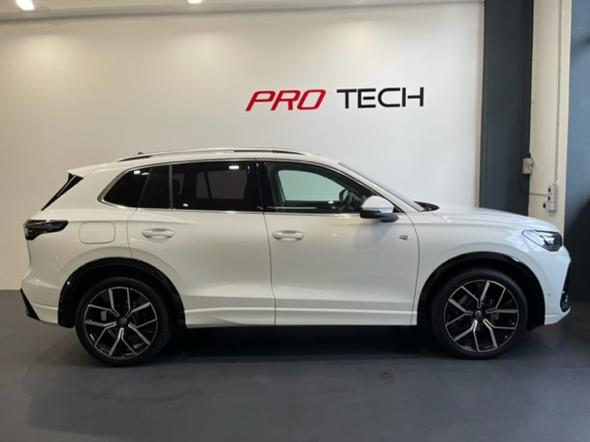 listing desktop thumbnail image 1