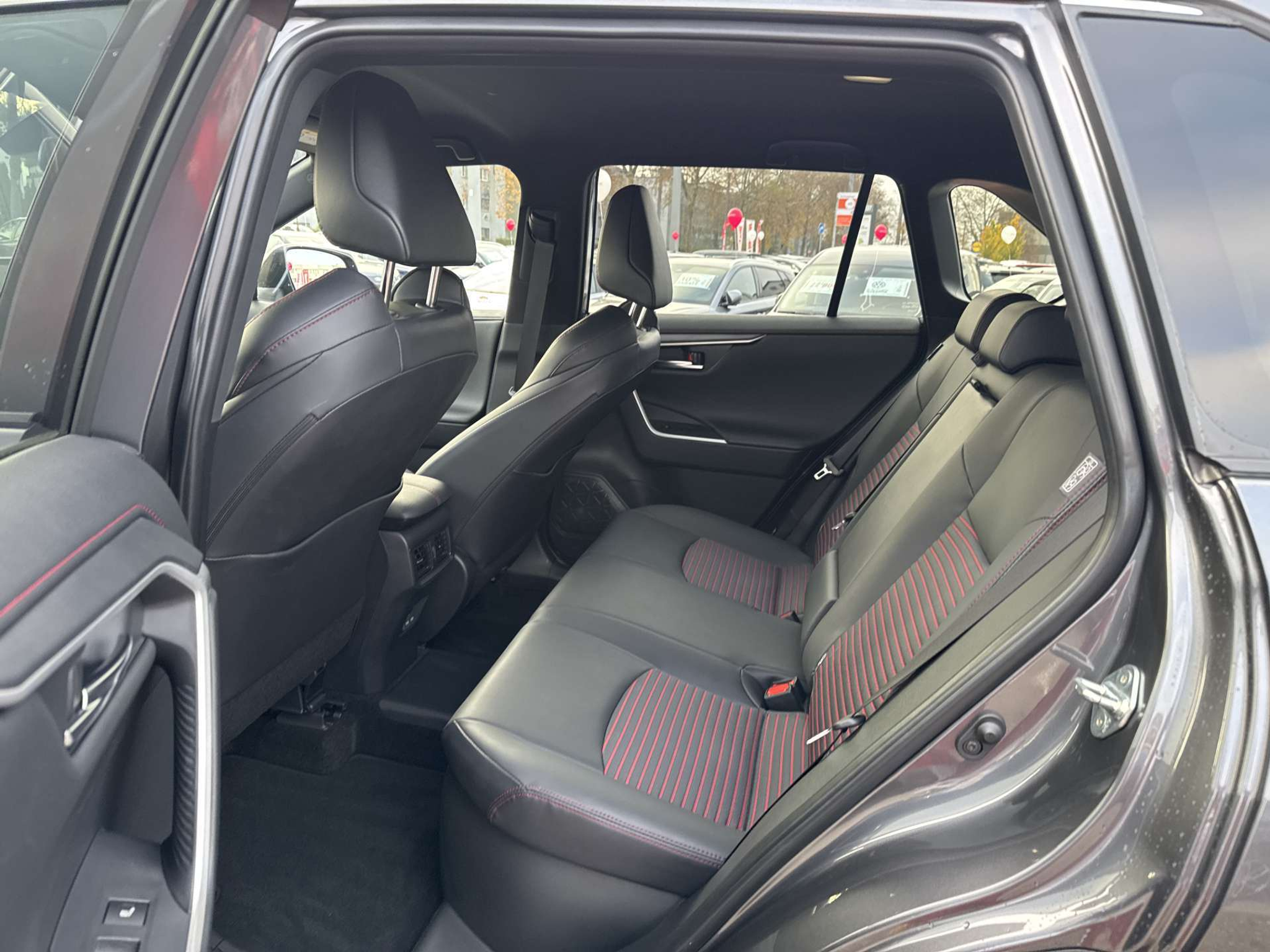 listing desktop thumbnail image 6