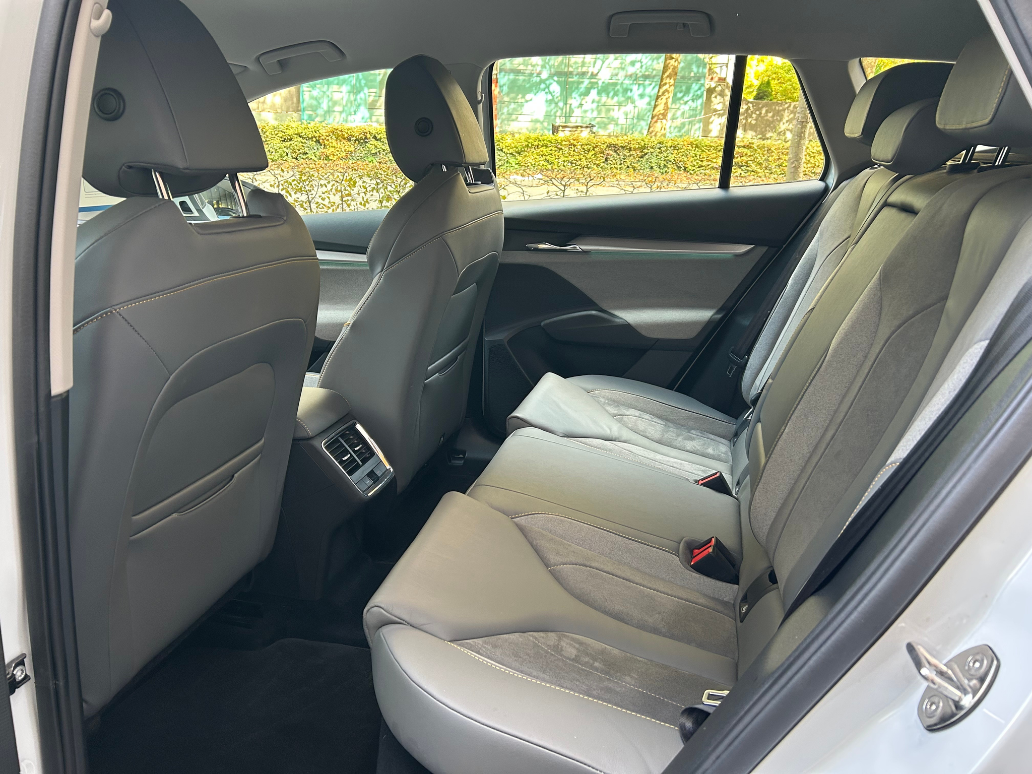 listing desktop thumbnail image 6