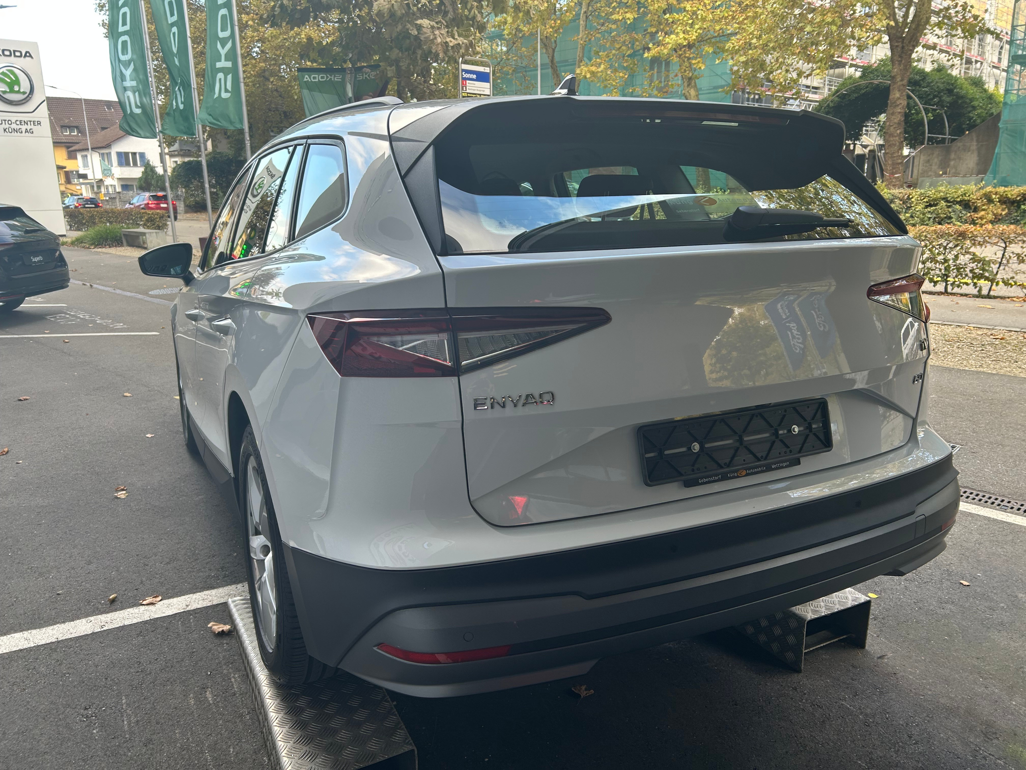 listing desktop thumbnail image 4