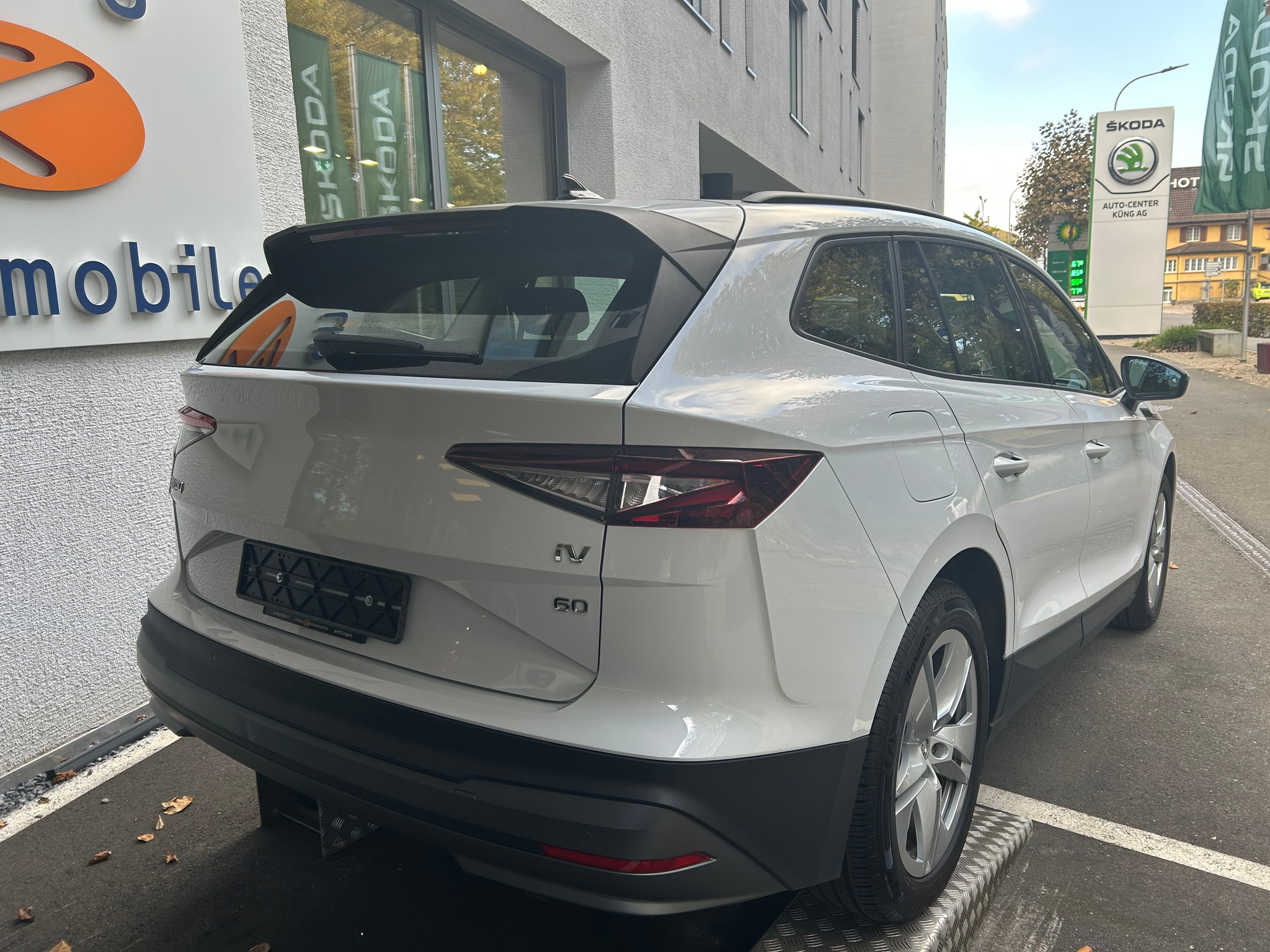 listing desktop thumbnail image 2