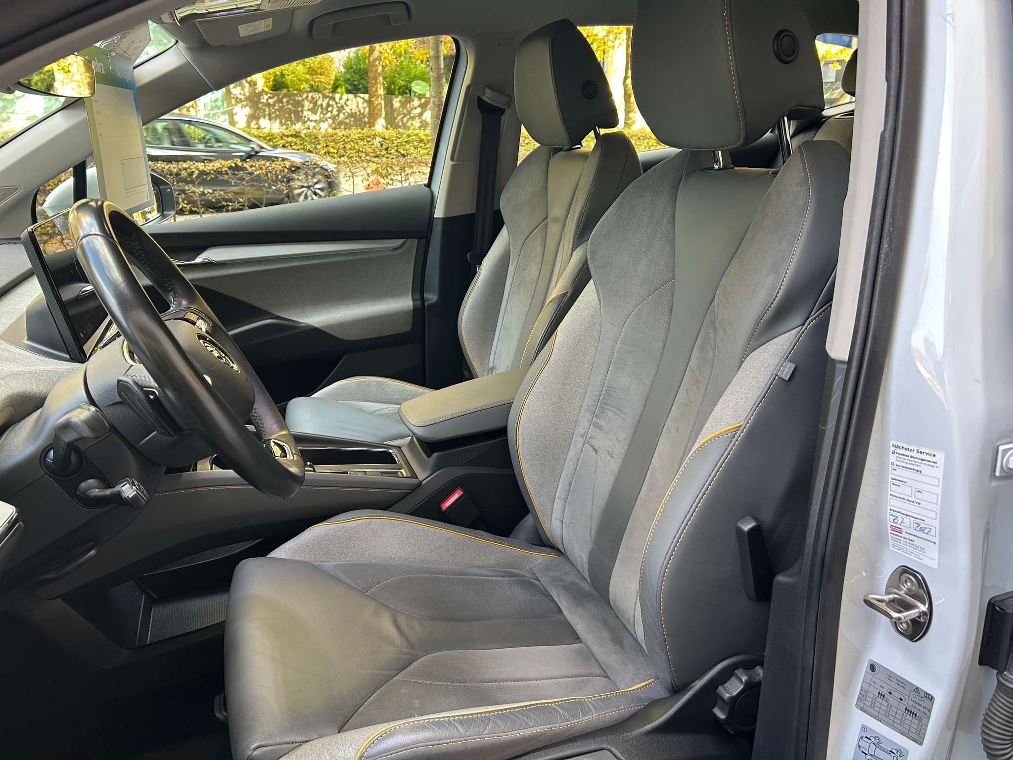 listing desktop thumbnail image 9