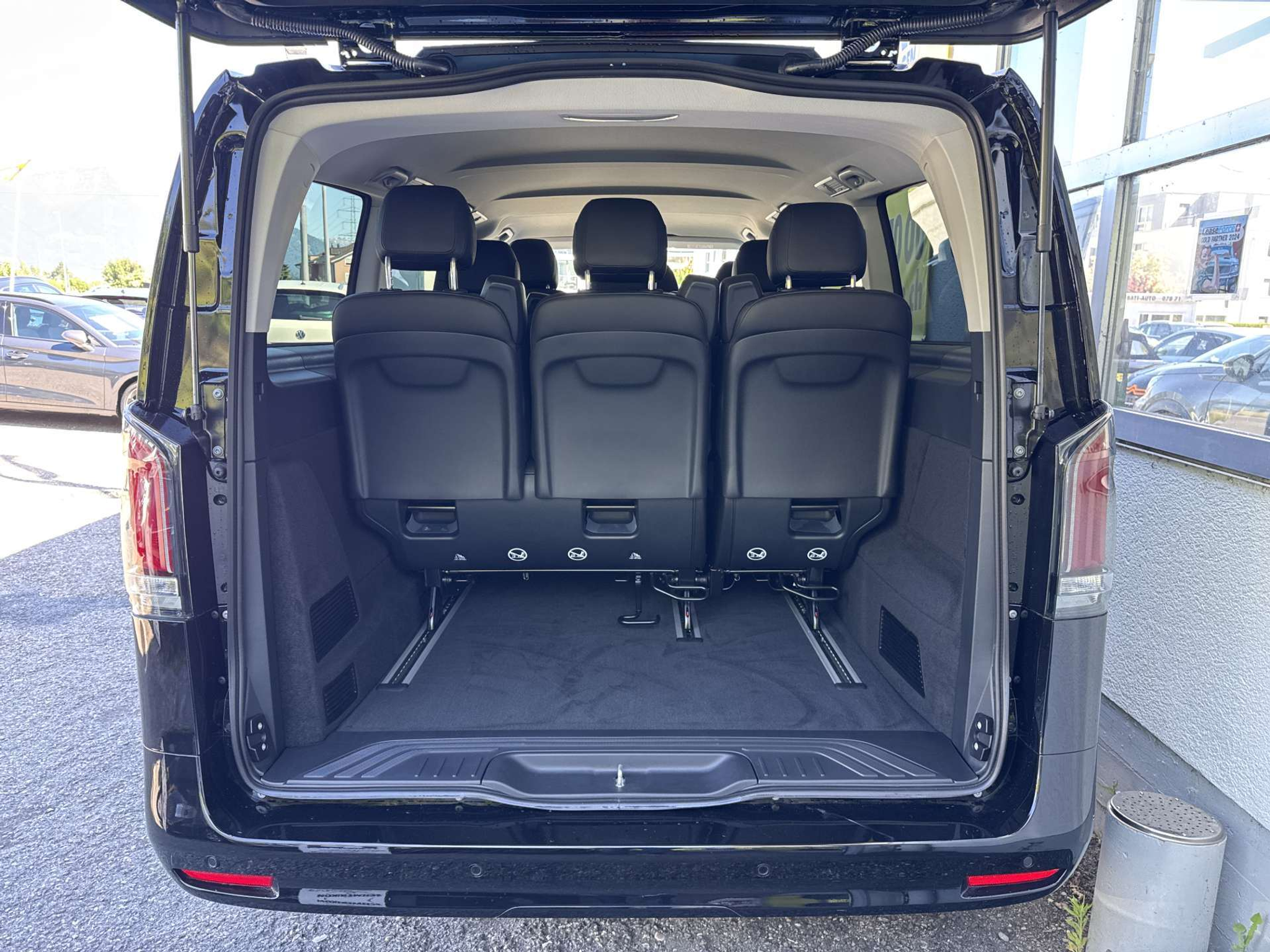 listing desktop thumbnail image 8