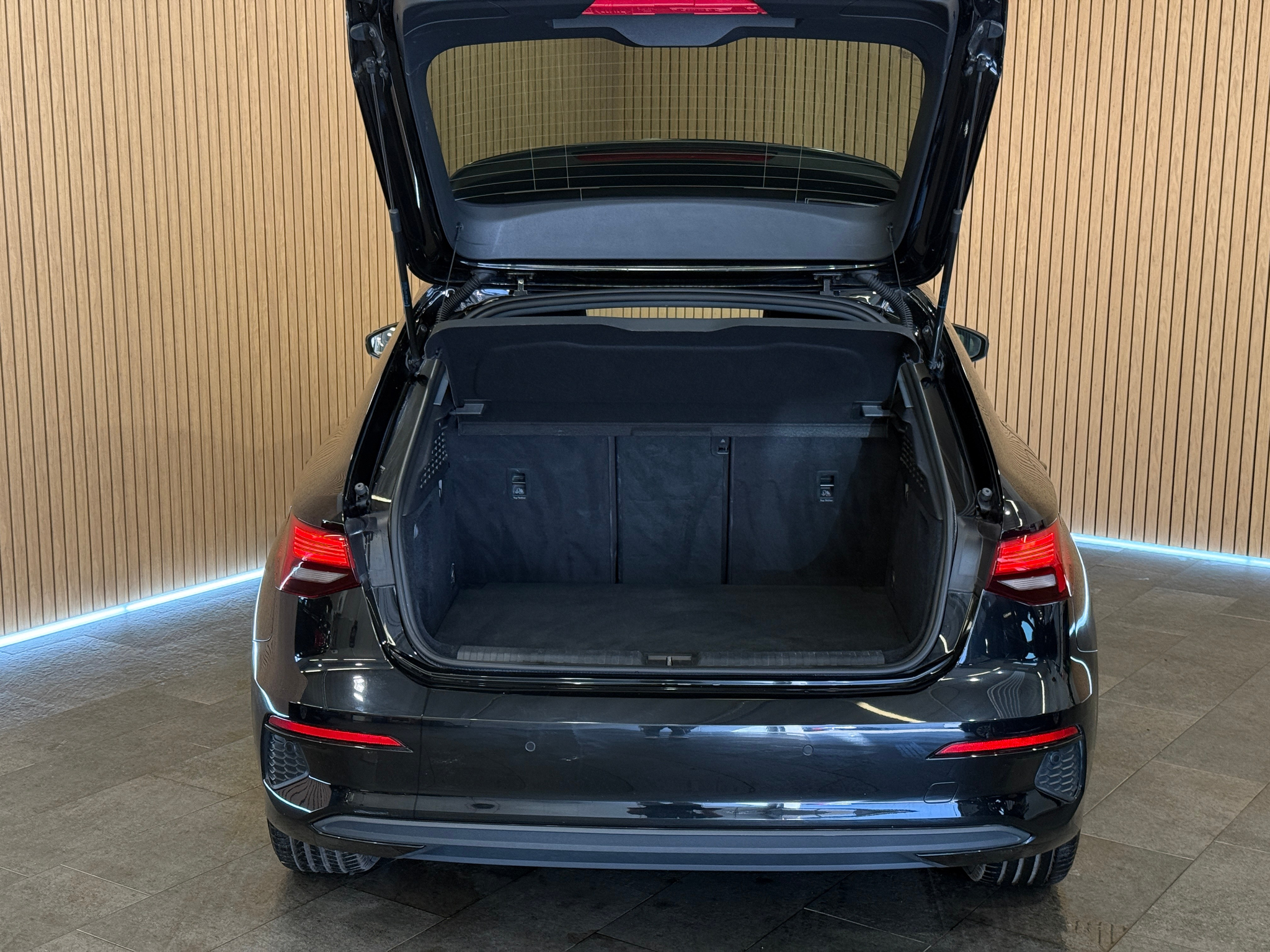 listing desktop thumbnail image 4