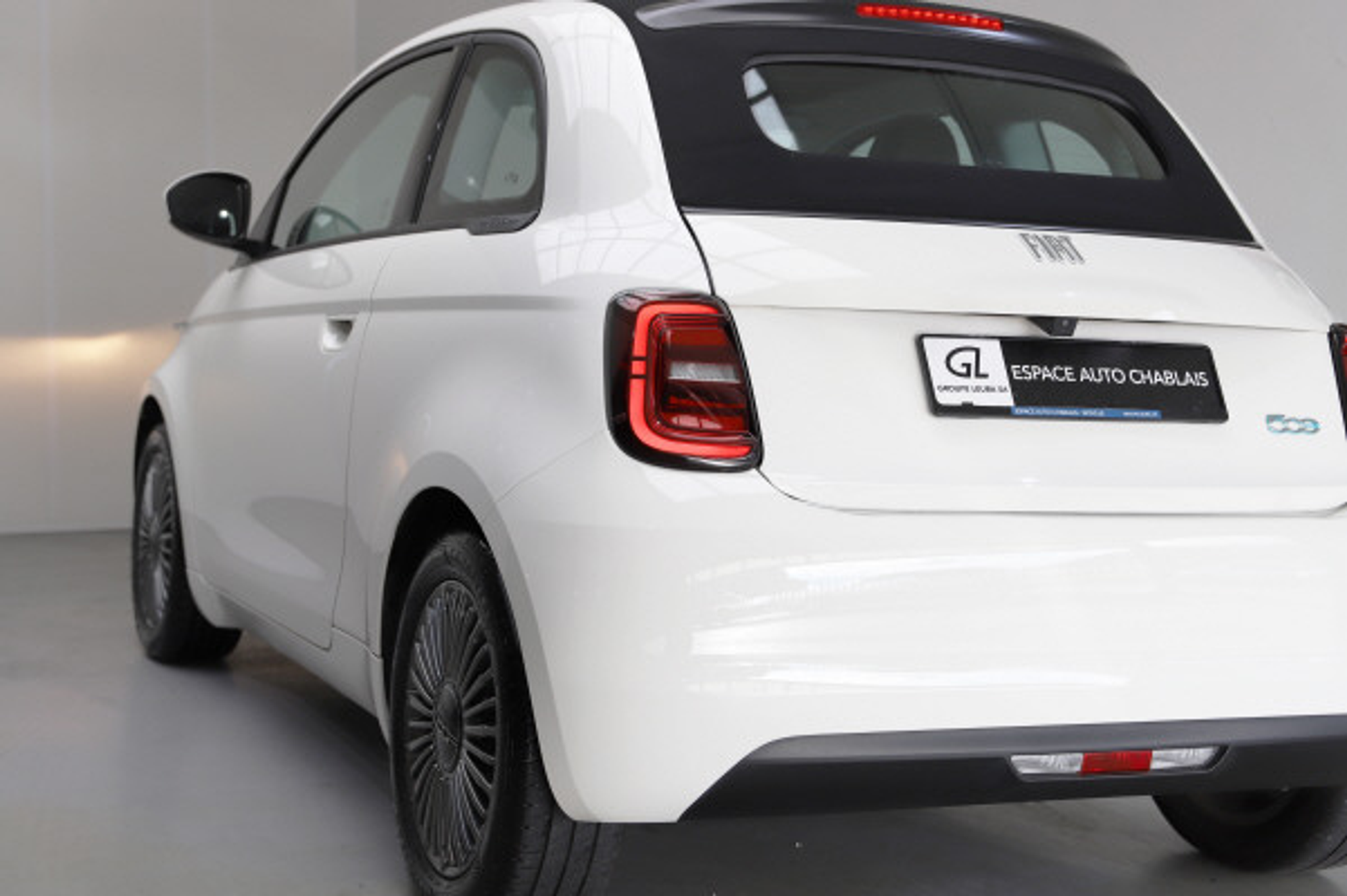 listing desktop thumbnail image 3