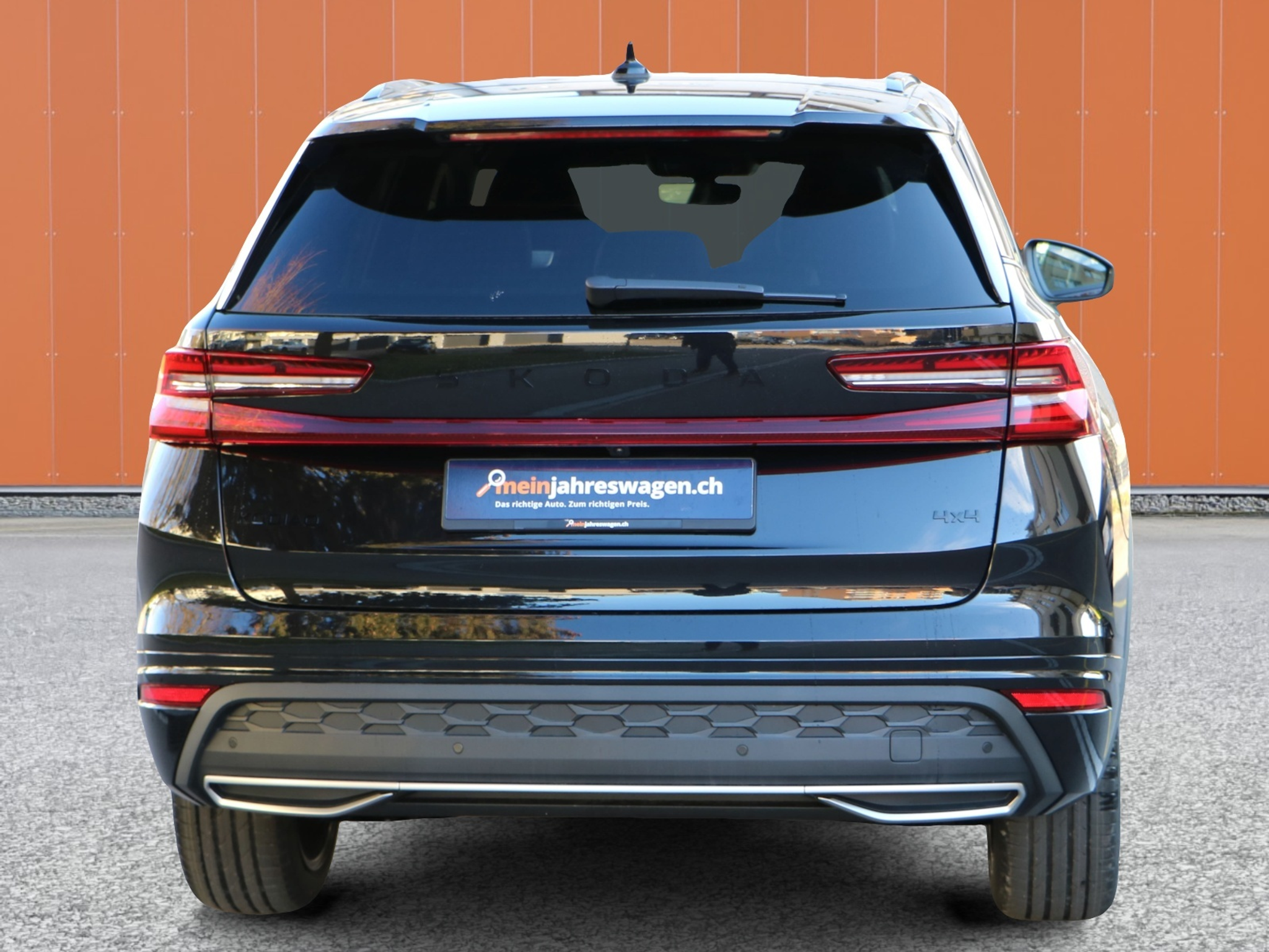 listing desktop thumbnail image 4