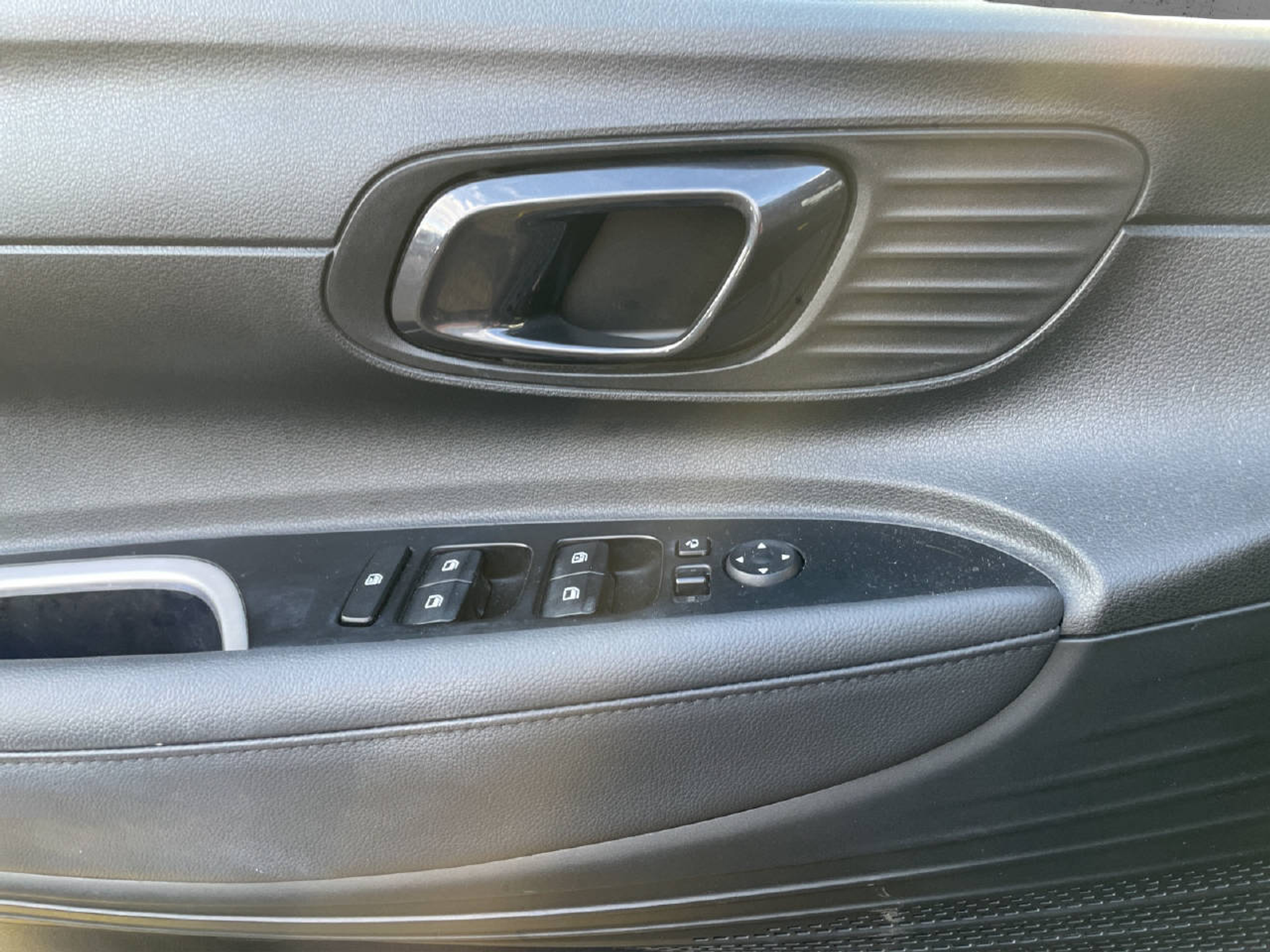 listing desktop thumbnail image 12