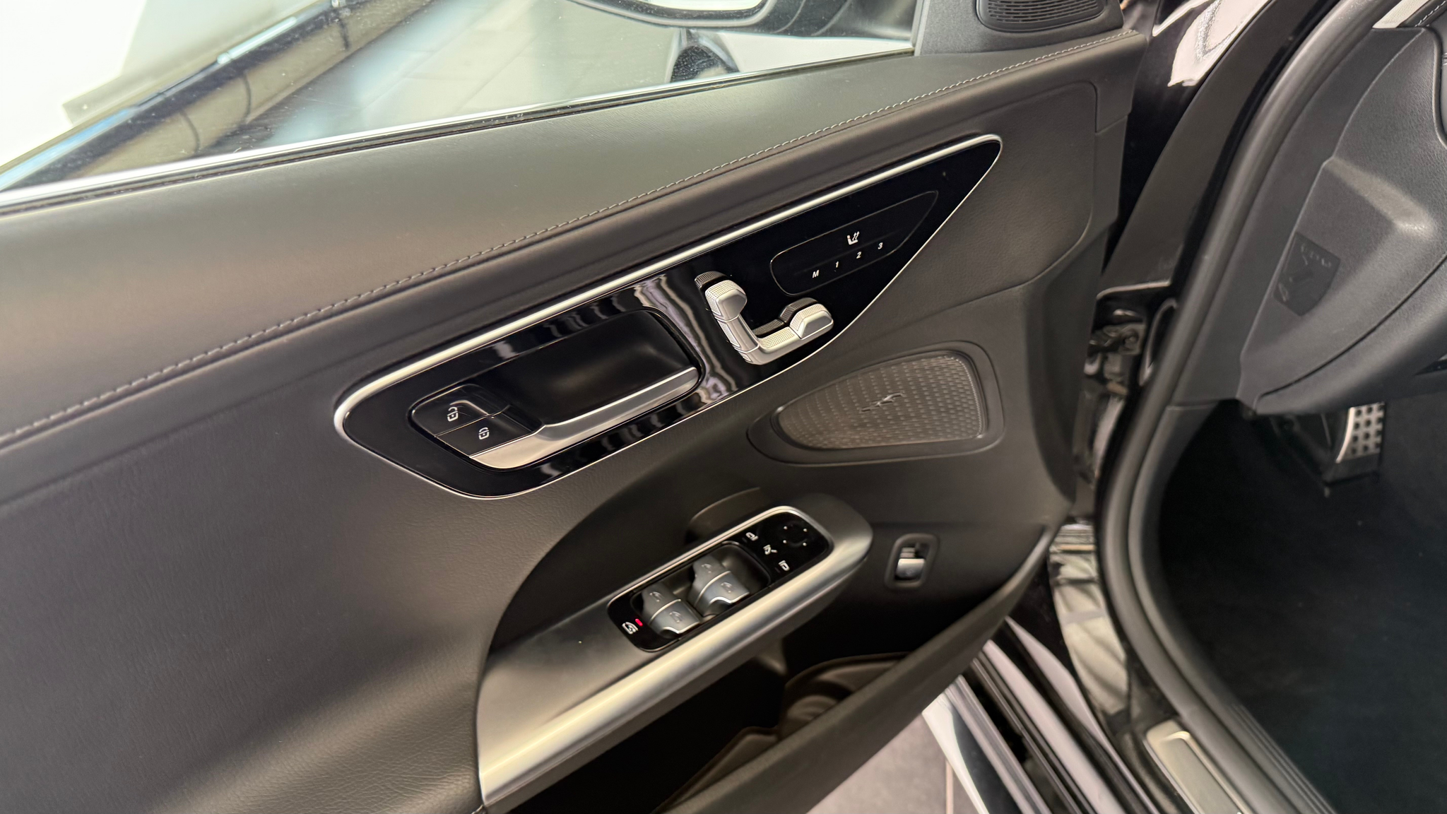 listing desktop thumbnail image 15