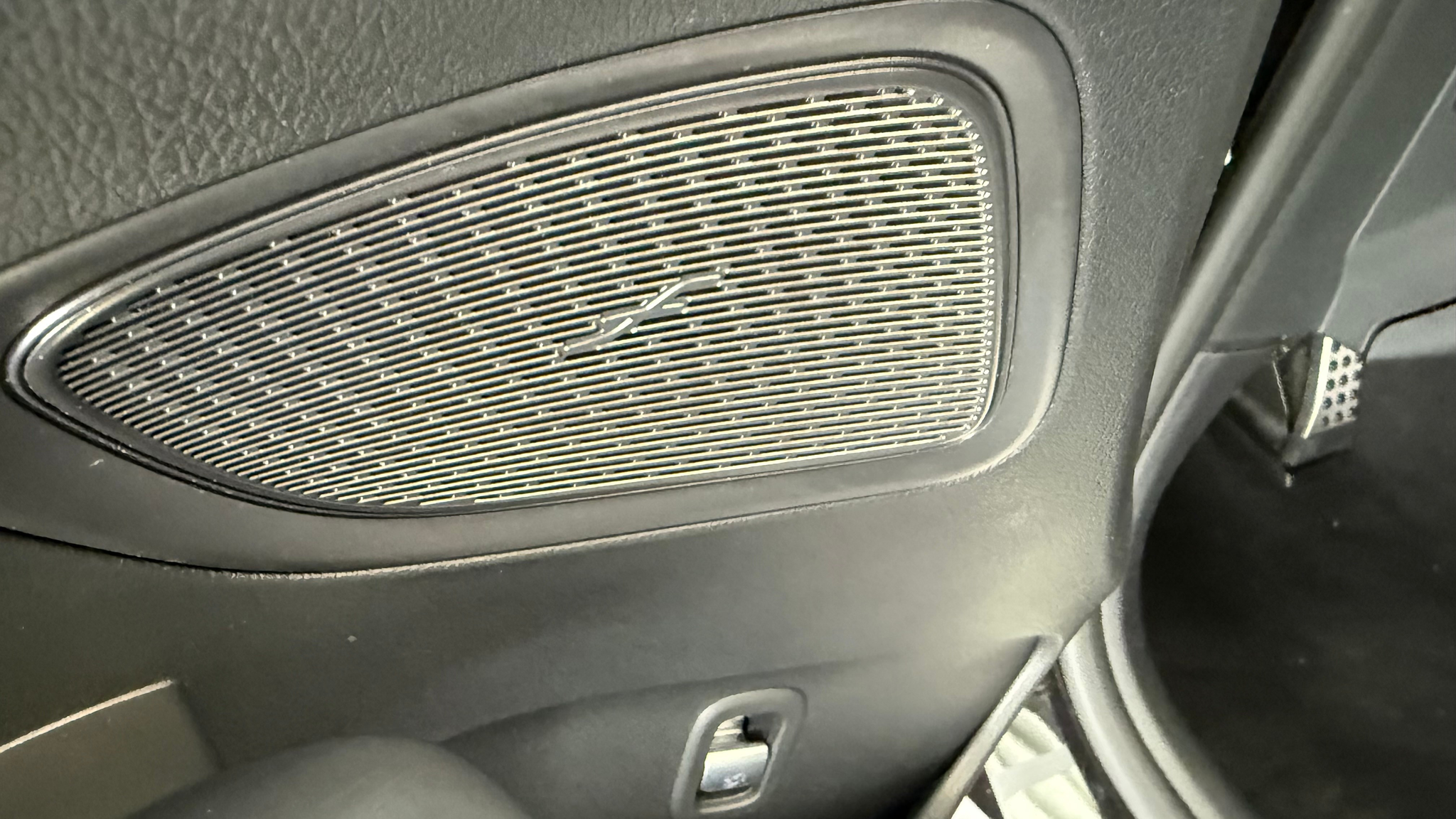 listing desktop thumbnail image 14