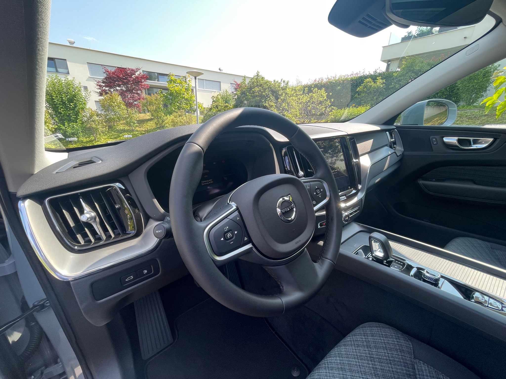 listing desktop thumbnail image 6