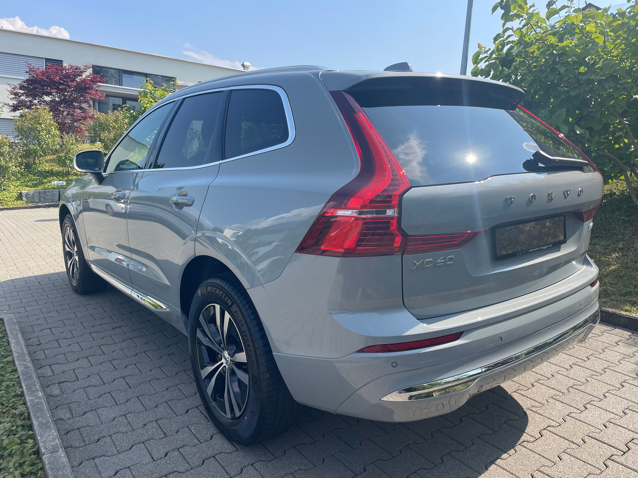 listing desktop thumbnail image 7