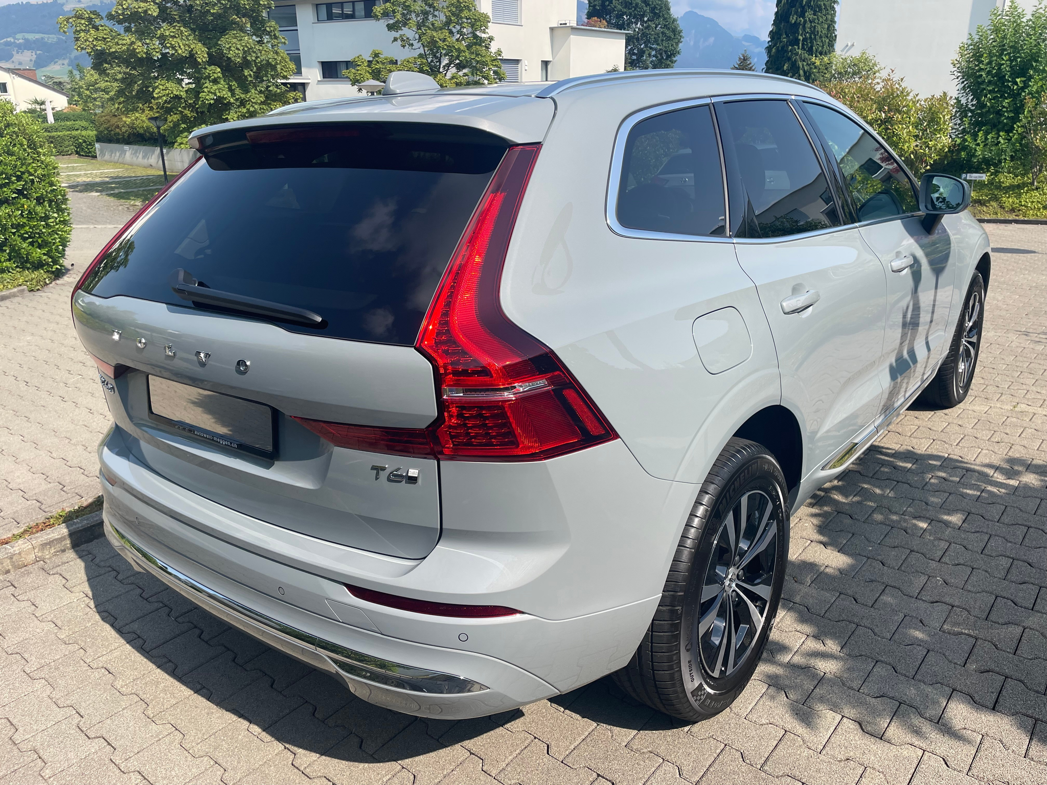 listing desktop thumbnail image 8