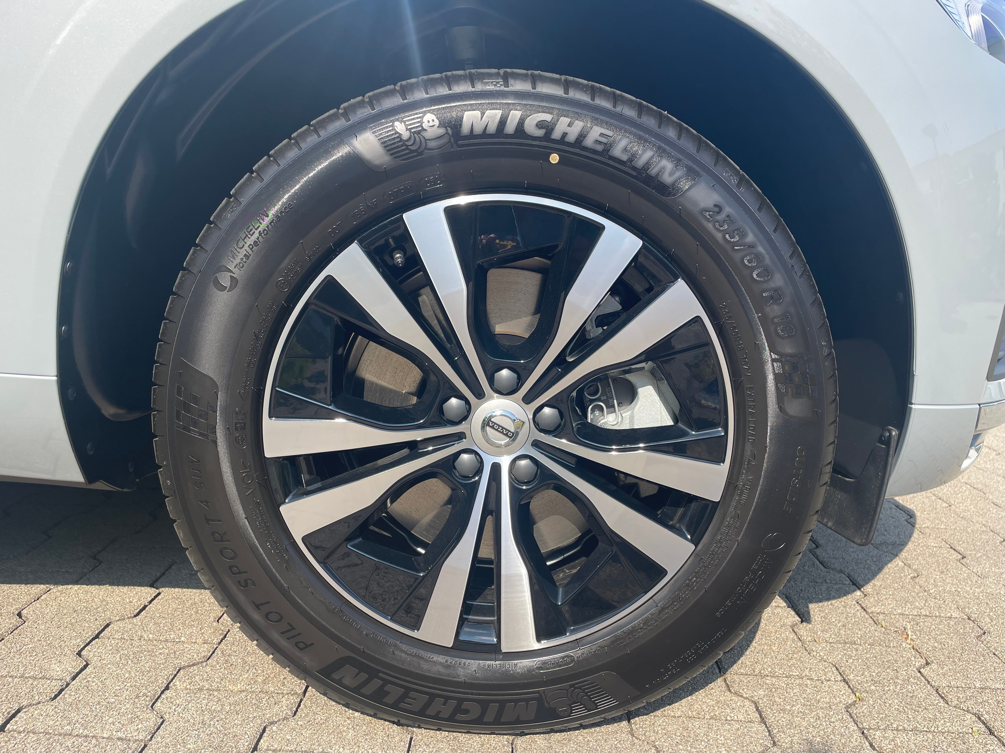 listing desktop thumbnail image 1