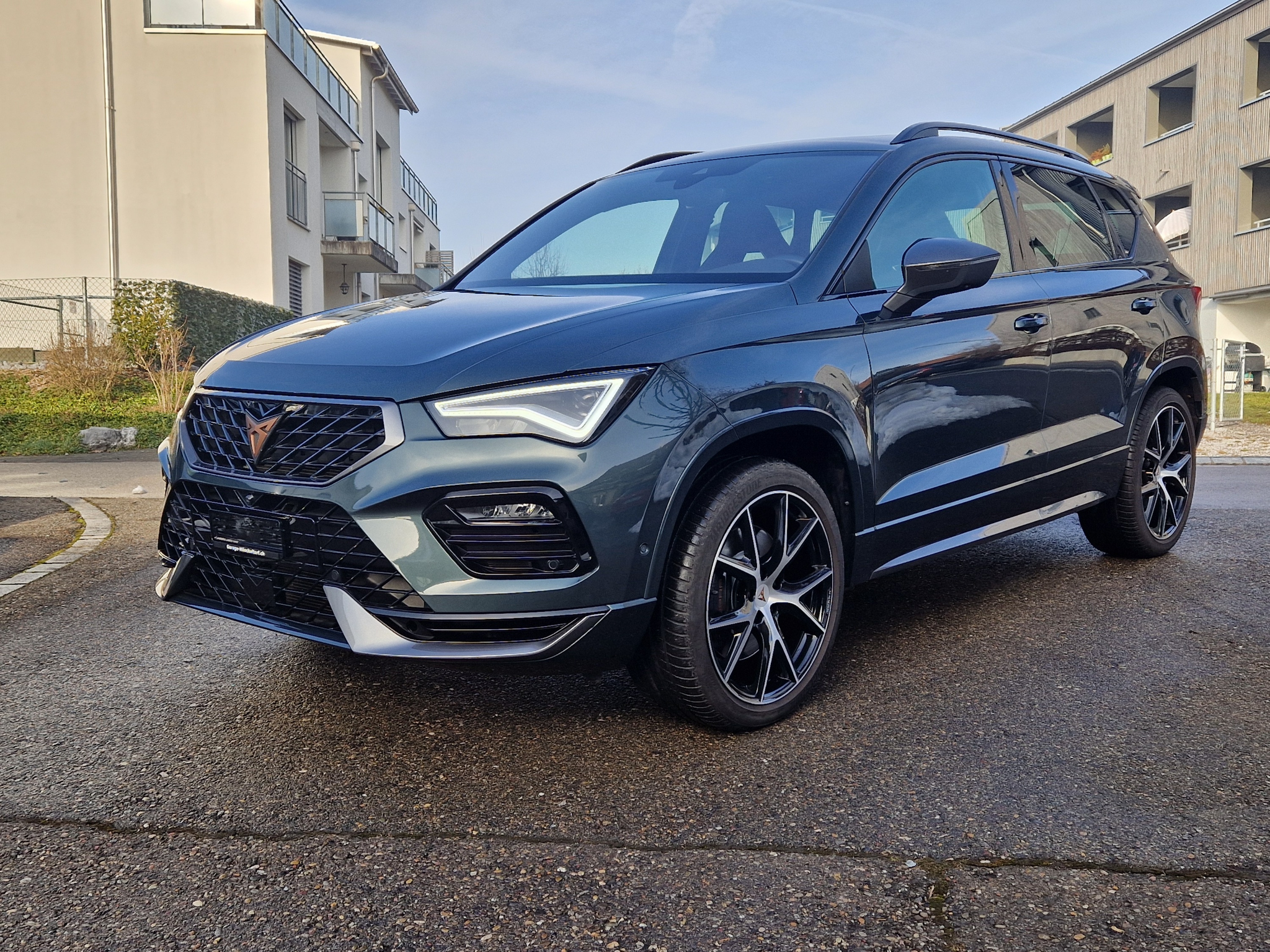 listing desktop thumbnail image 1