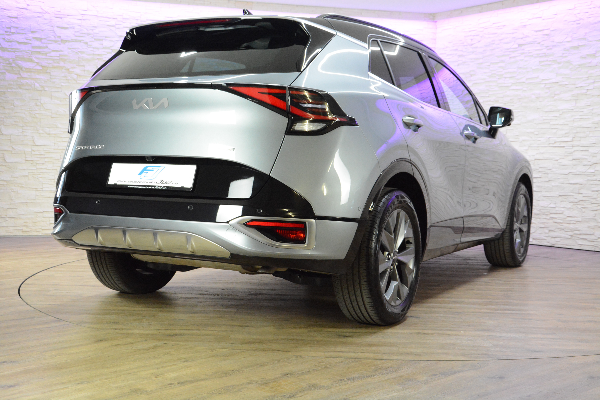 listing desktop thumbnail image 3