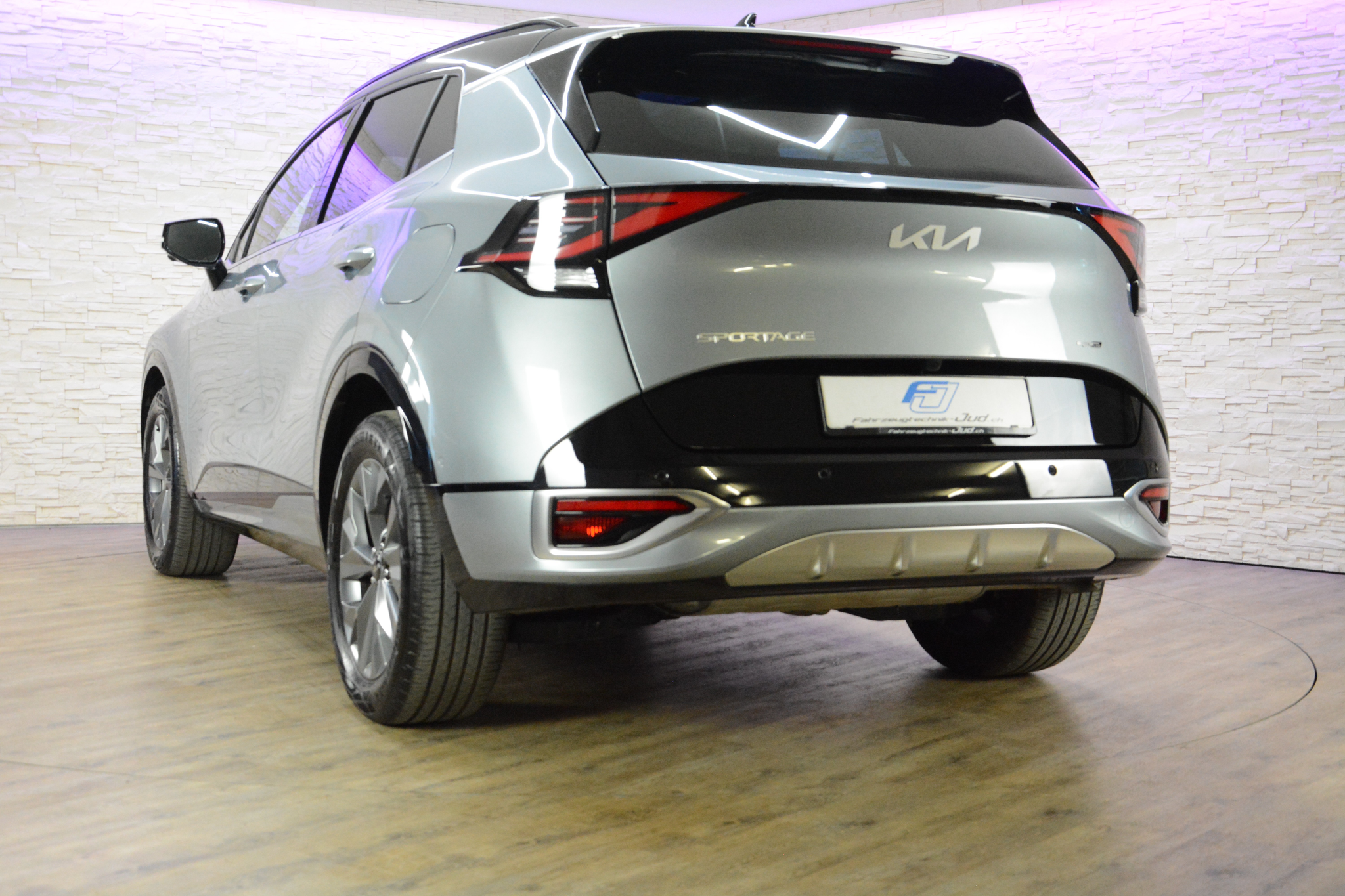 listing desktop thumbnail image 5