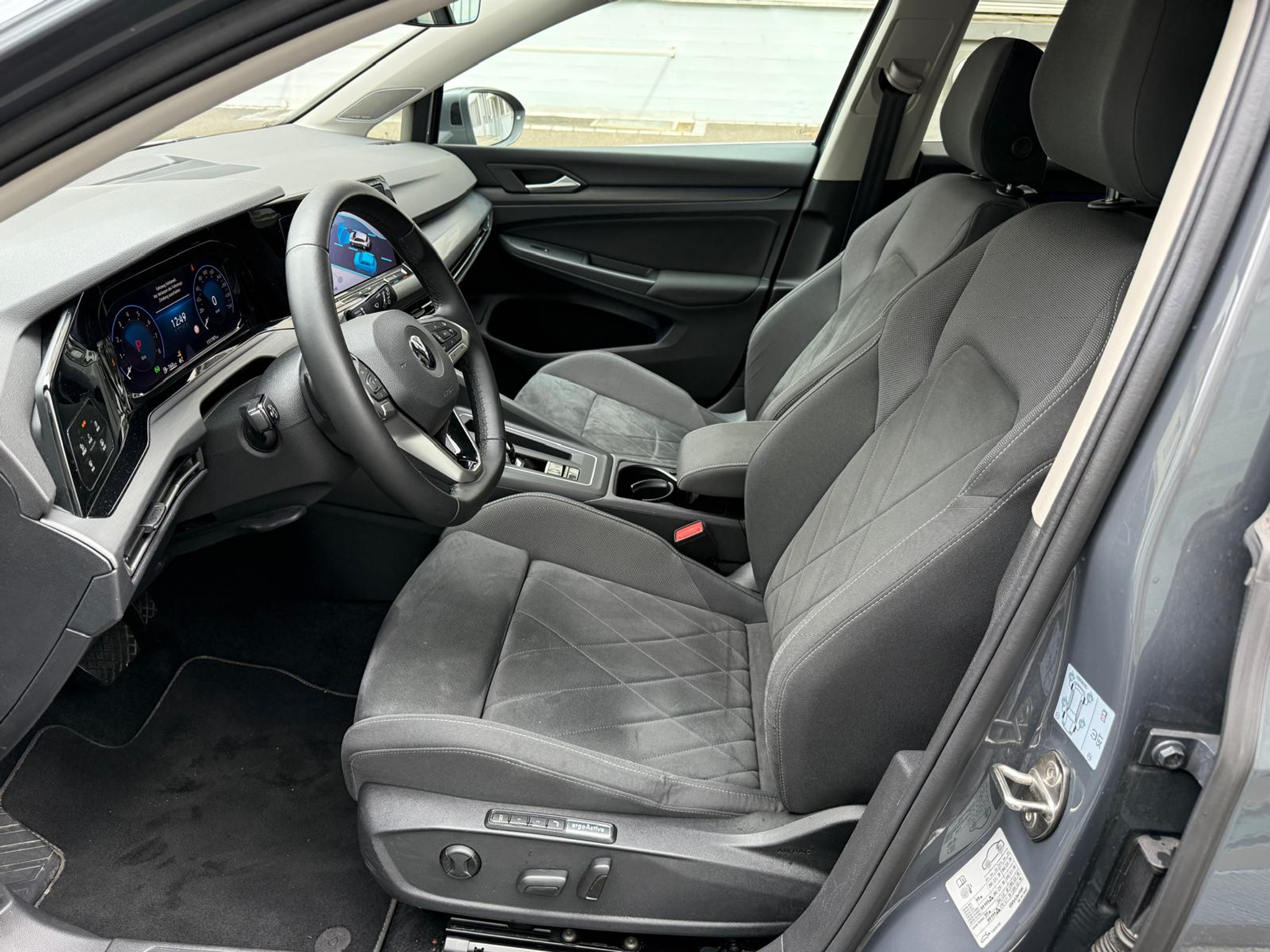 listing desktop thumbnail image 16