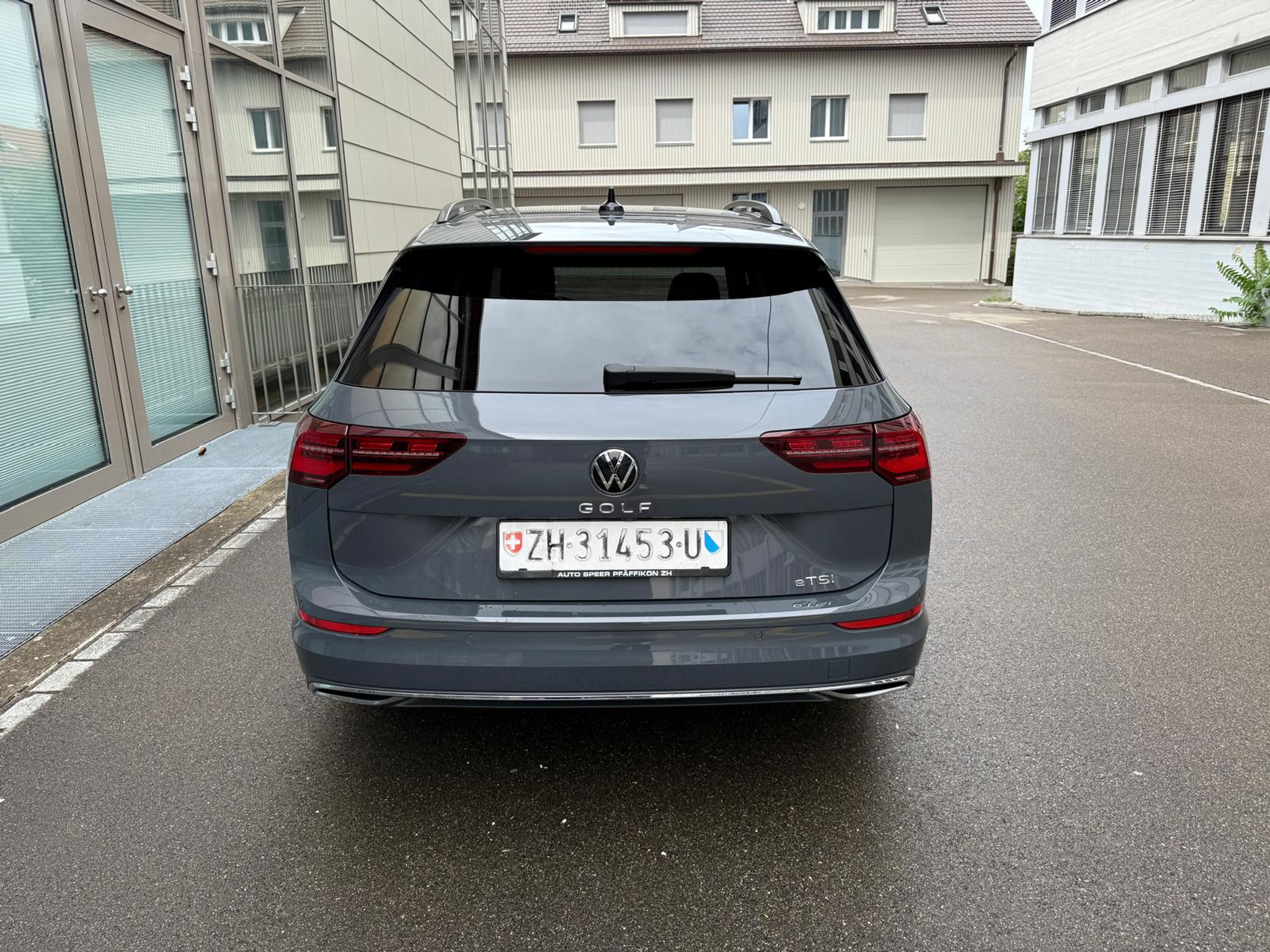 listing desktop thumbnail image 8