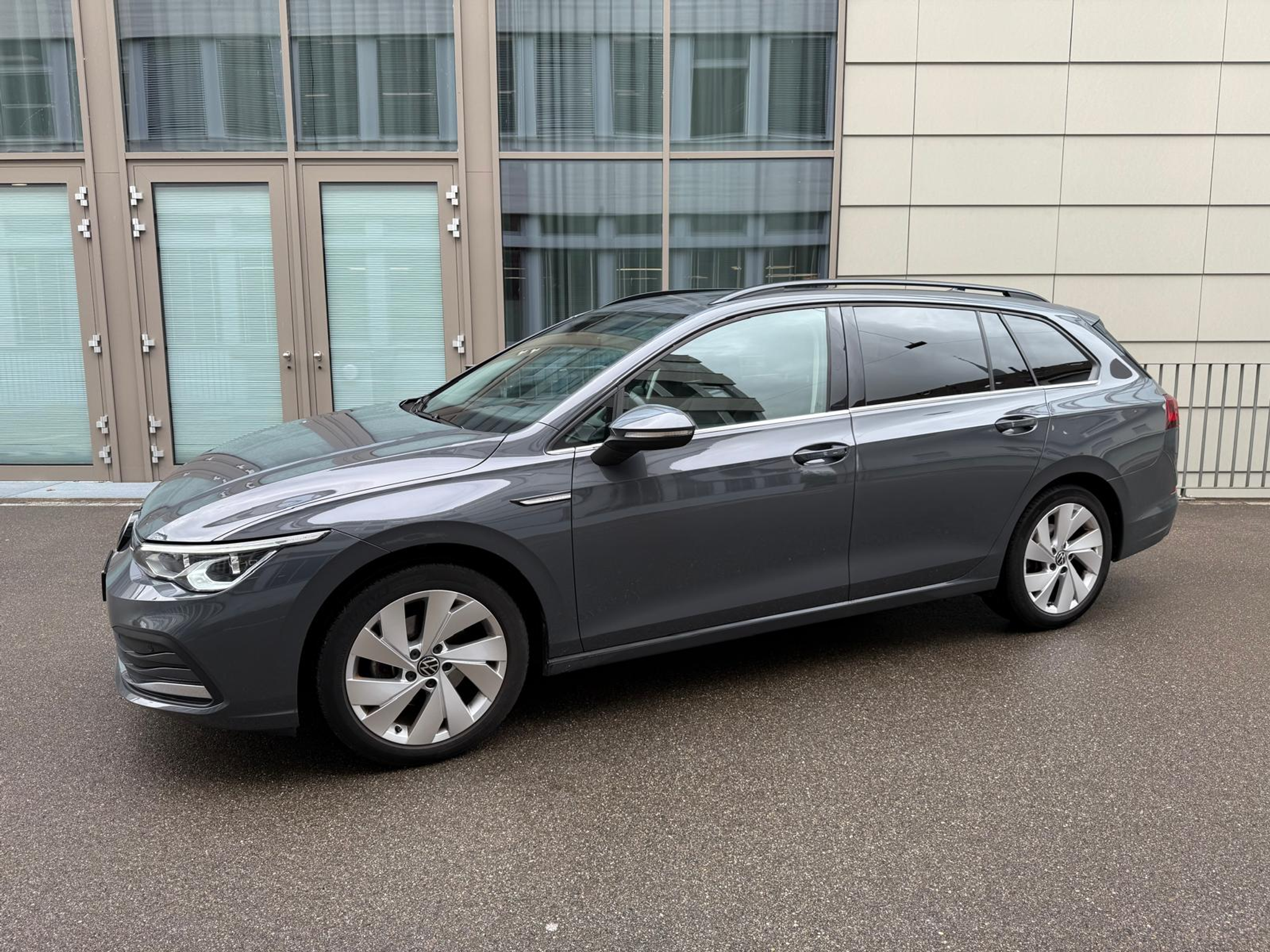 listing desktop thumbnail image 7