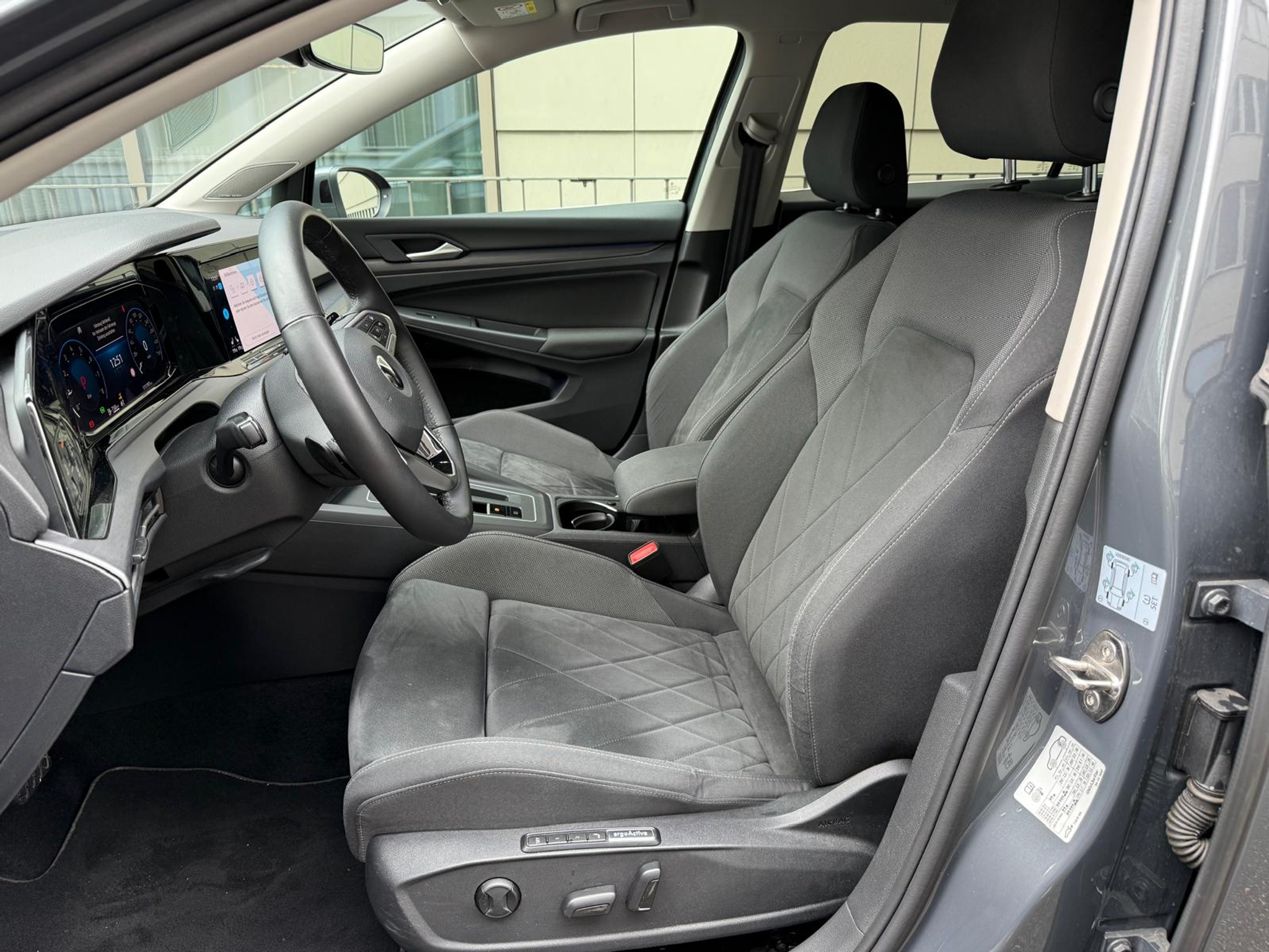 listing desktop thumbnail image 18