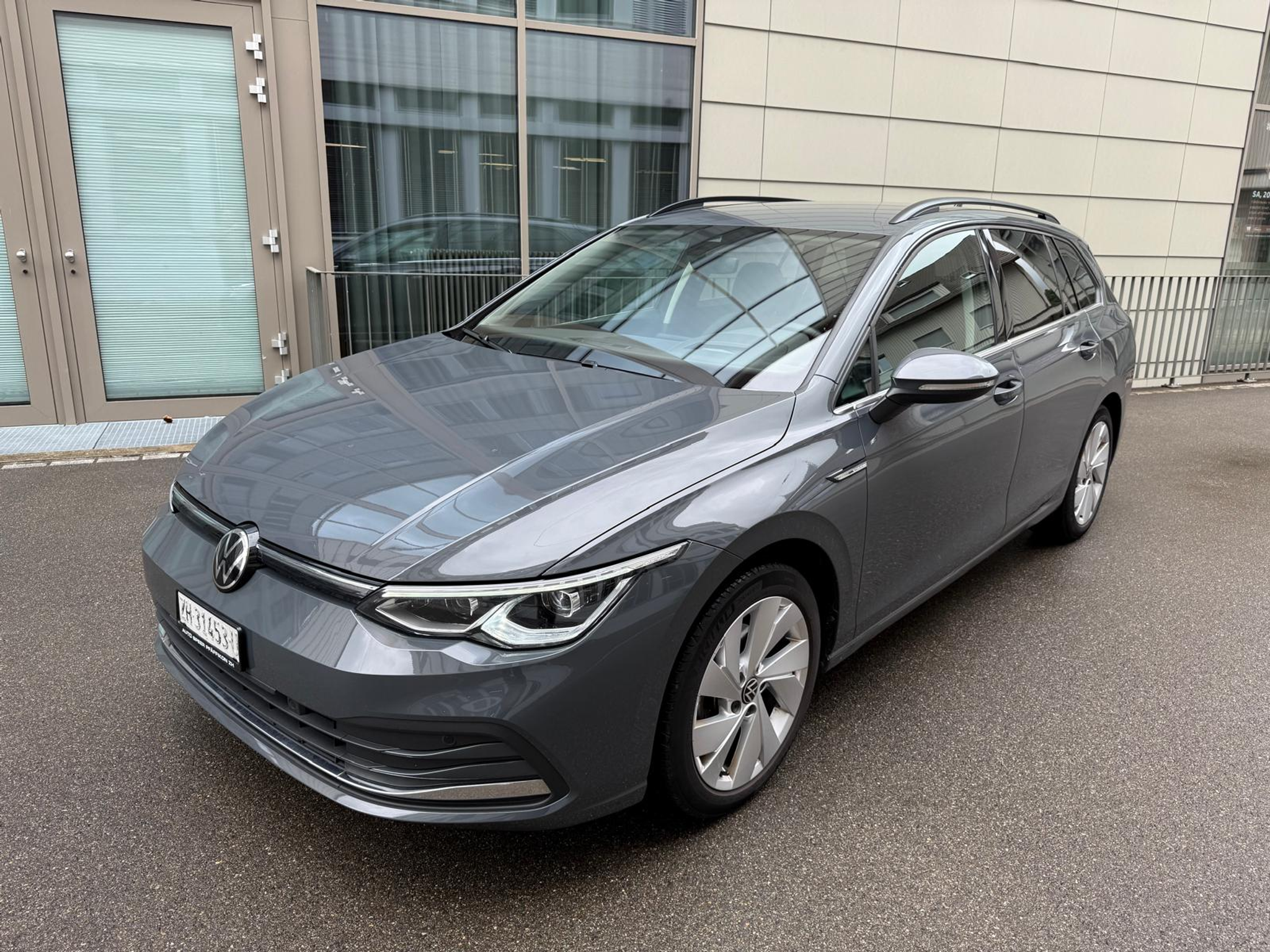 listing desktop thumbnail image 4