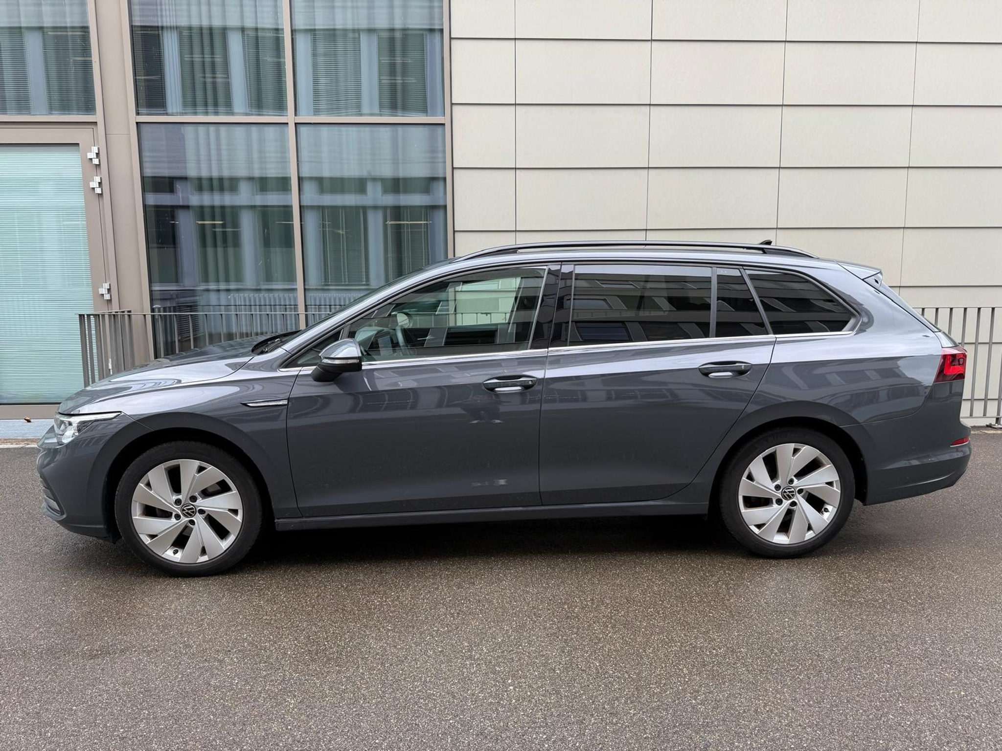 listing desktop thumbnail image 5