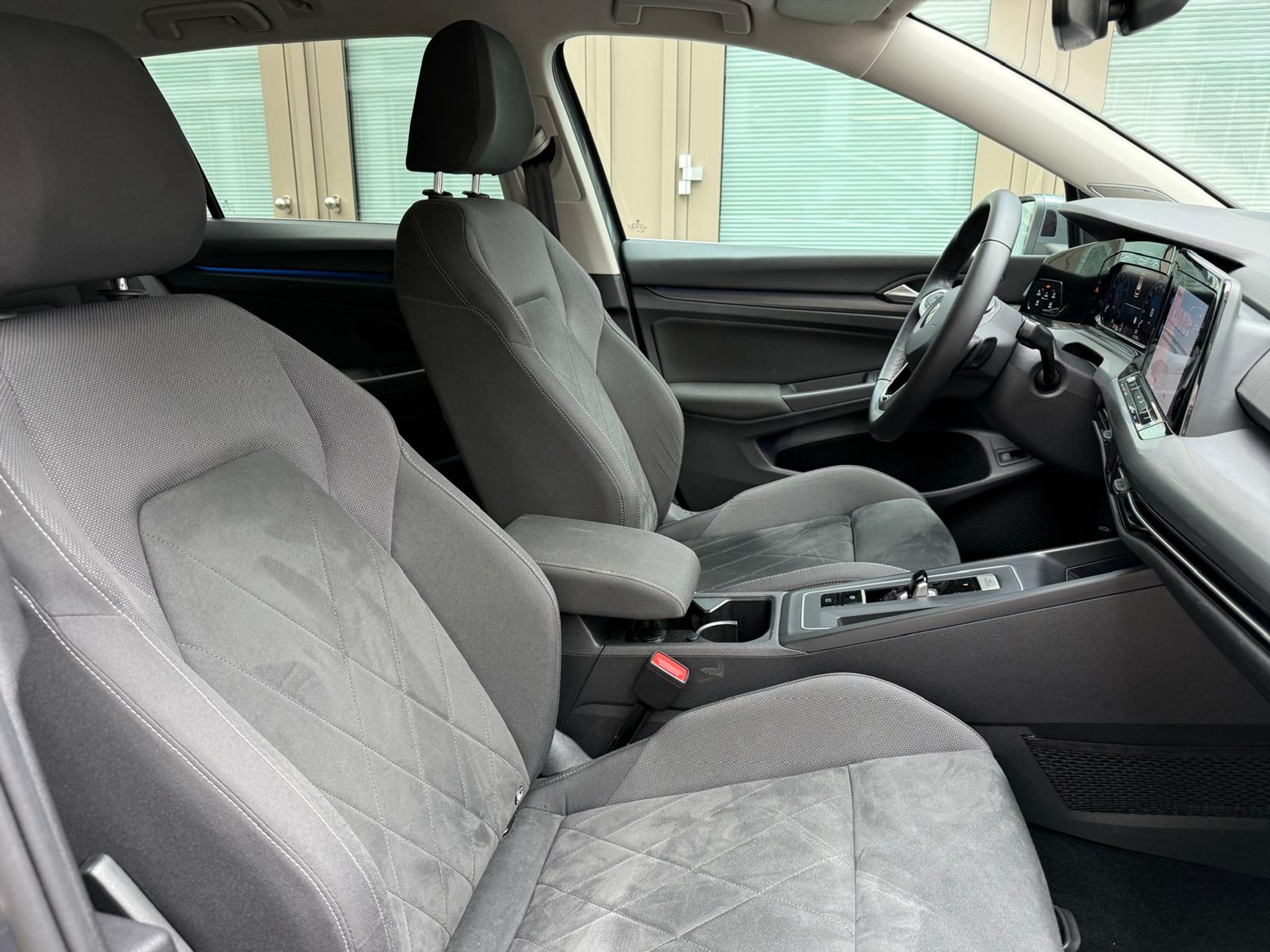 listing desktop thumbnail image 17