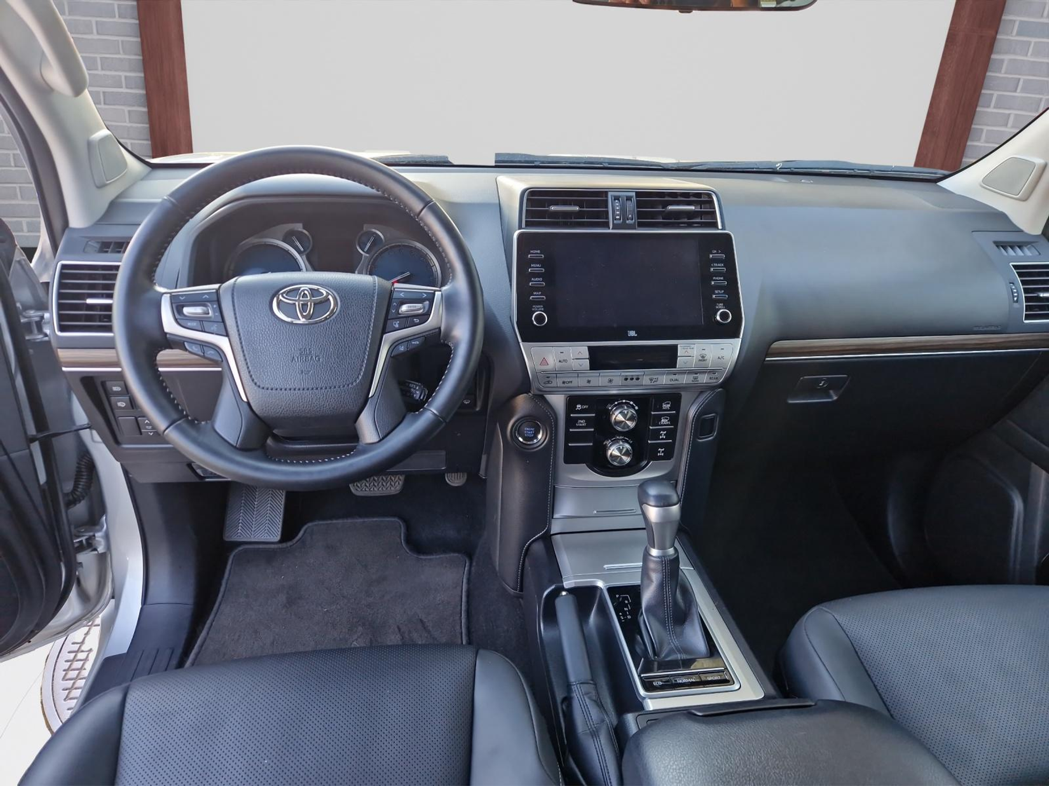 listing desktop thumbnail image 7