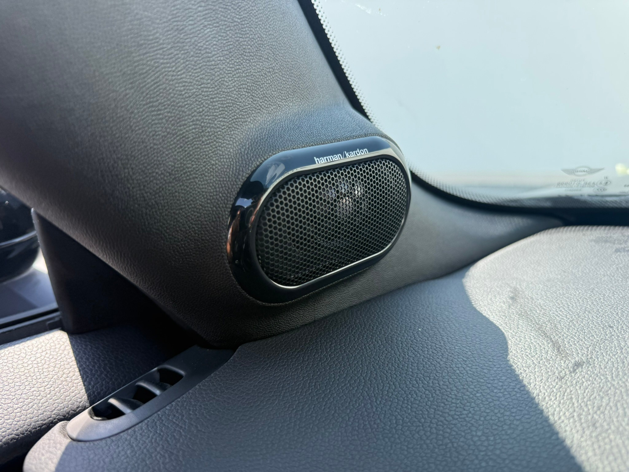 listing desktop thumbnail image 10