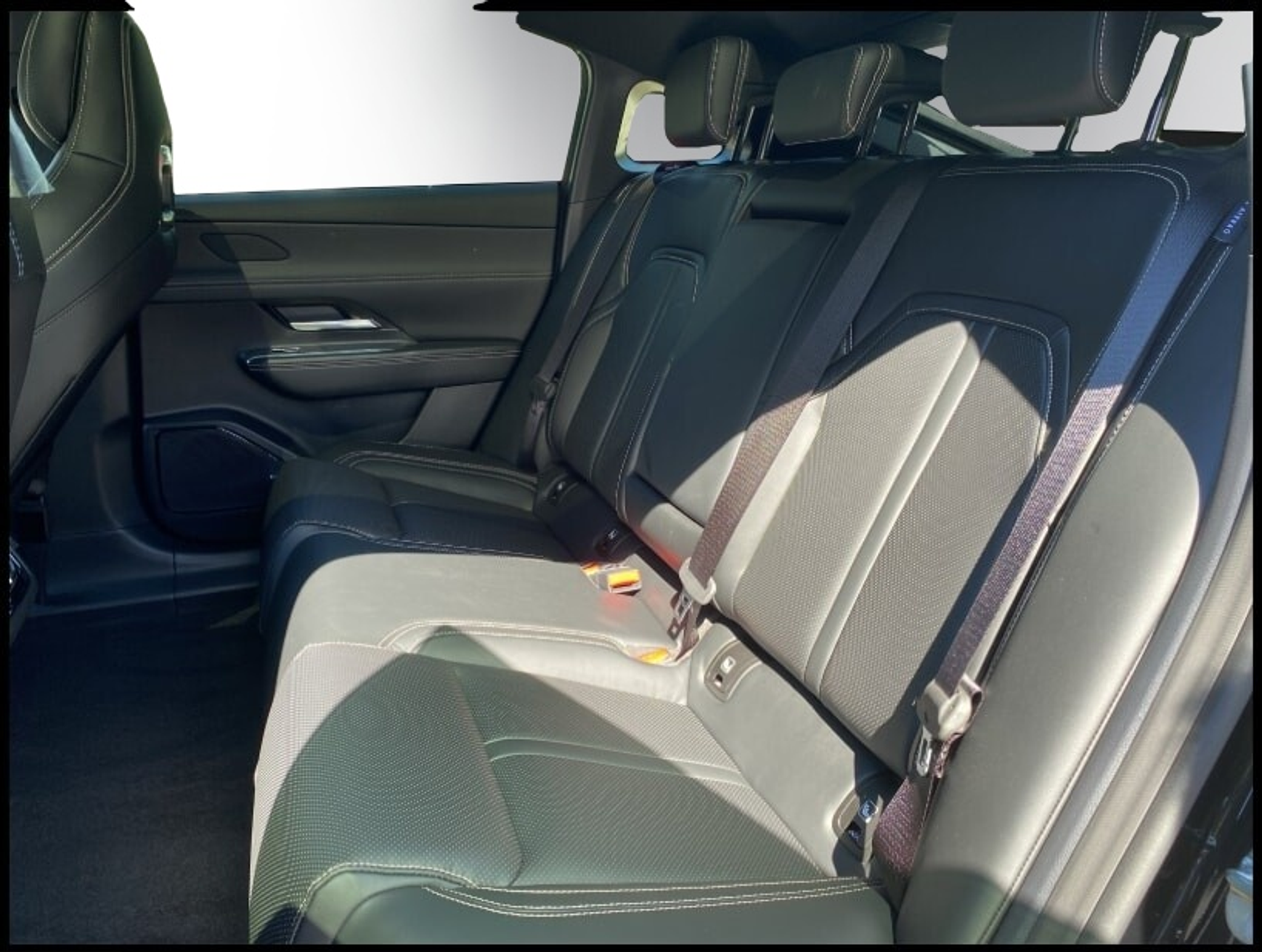 listing desktop thumbnail image 9