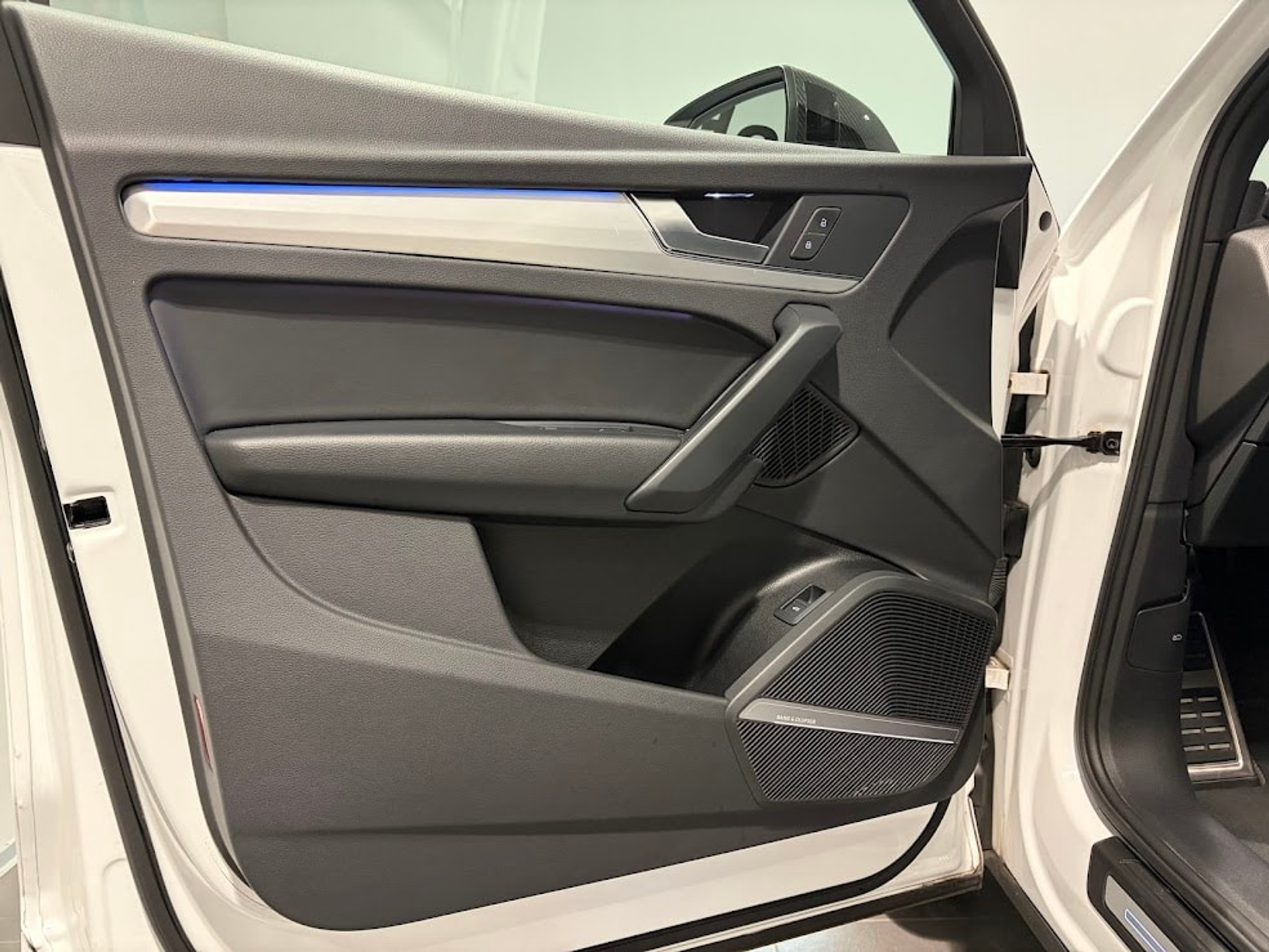 listing desktop thumbnail image 2