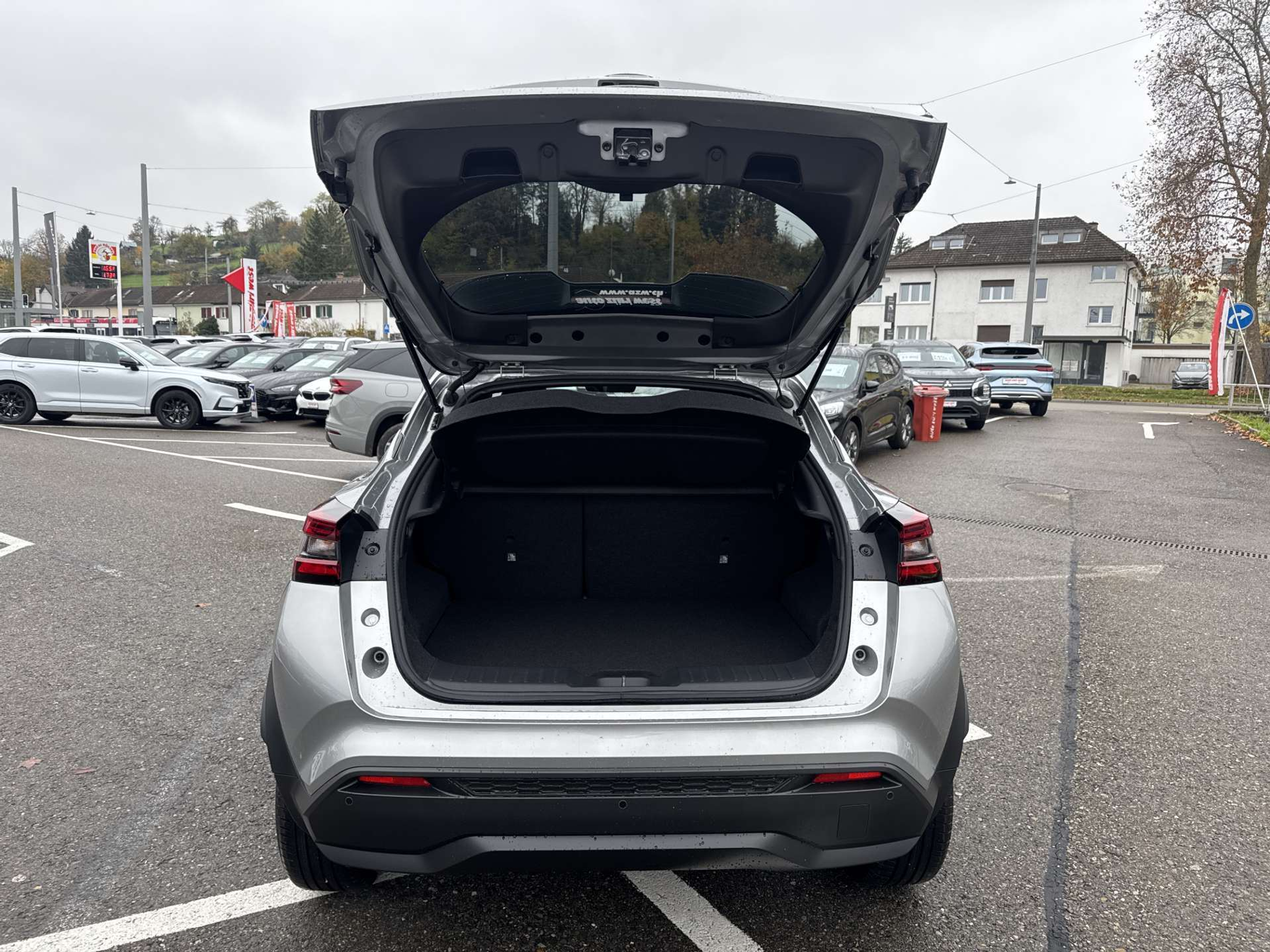 listing desktop thumbnail image 5