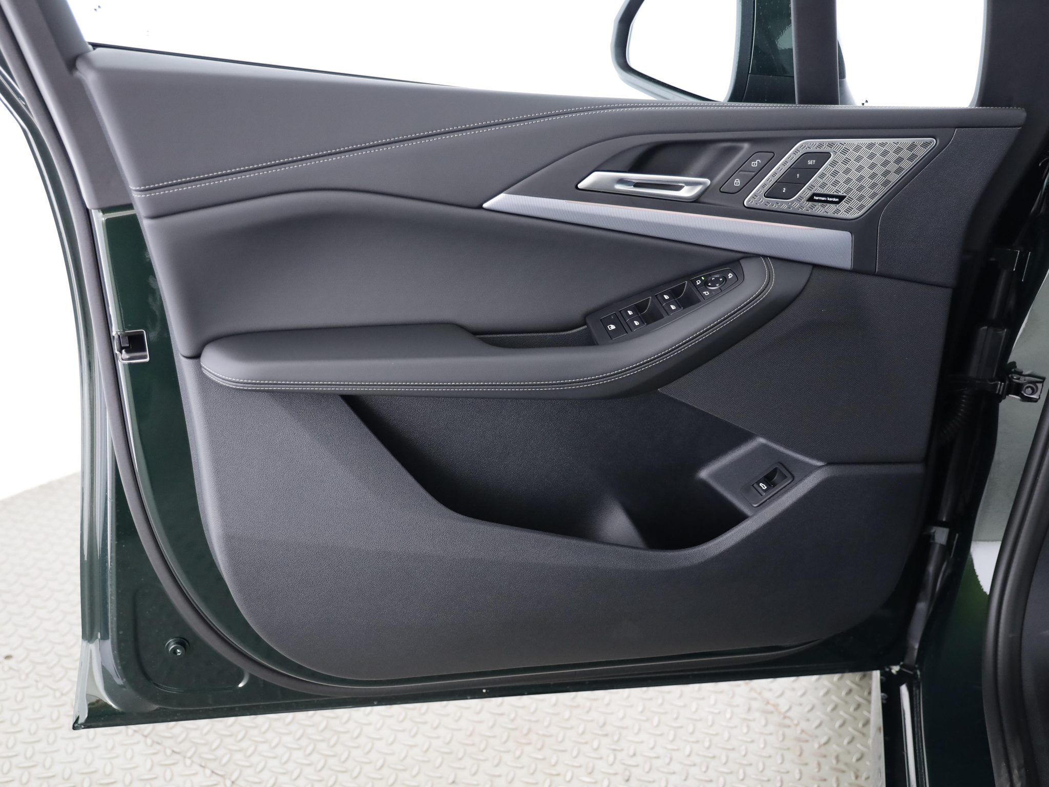 listing desktop thumbnail image 9