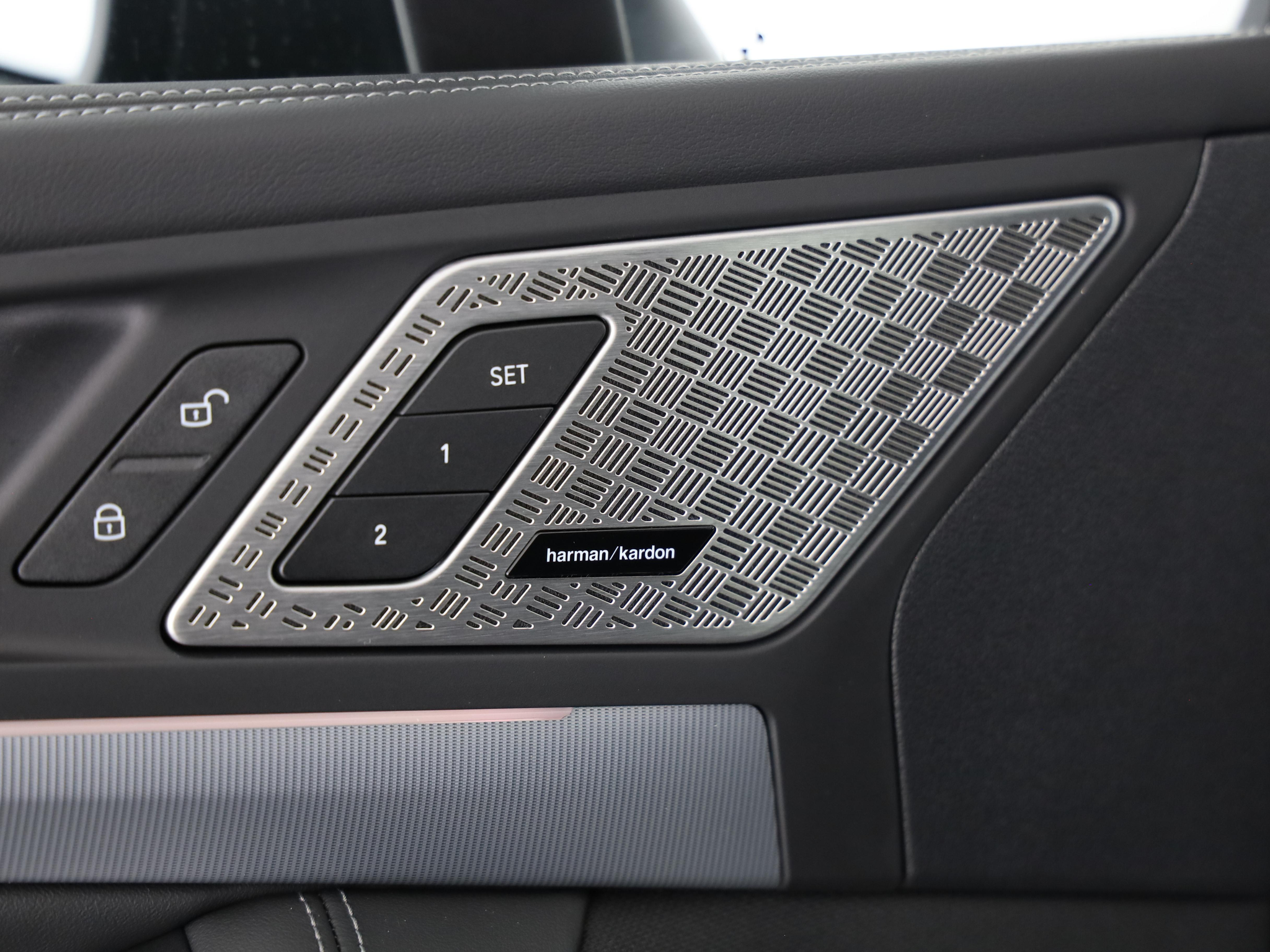 listing desktop thumbnail image 16