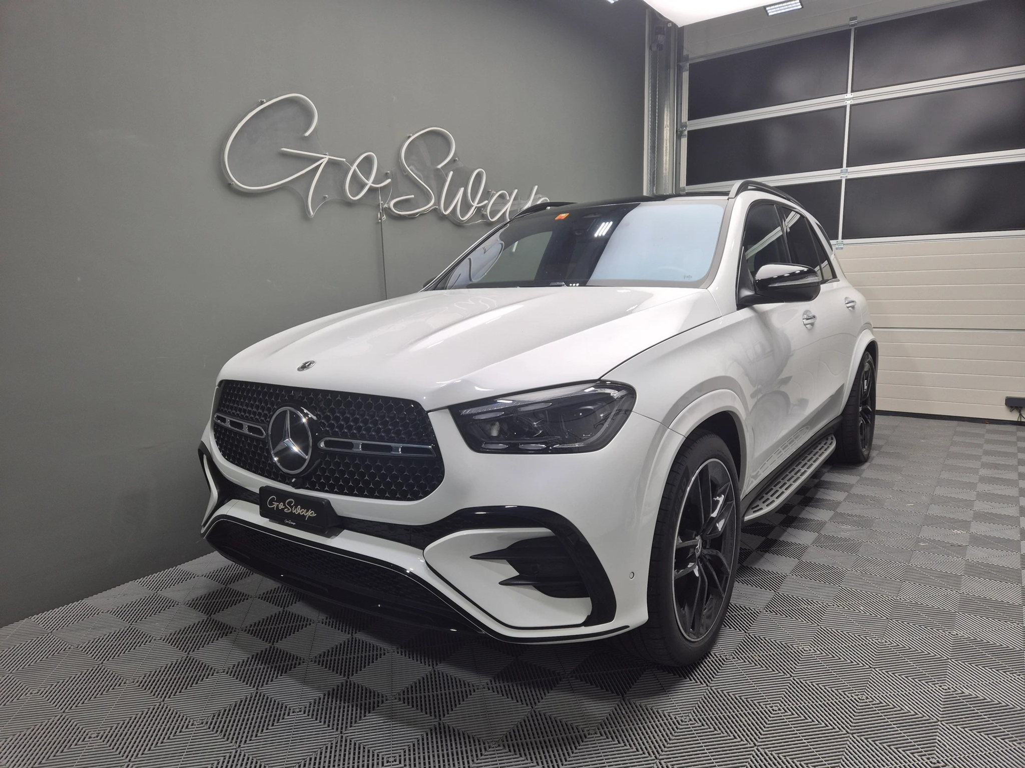 listing desktop thumbnail image 4