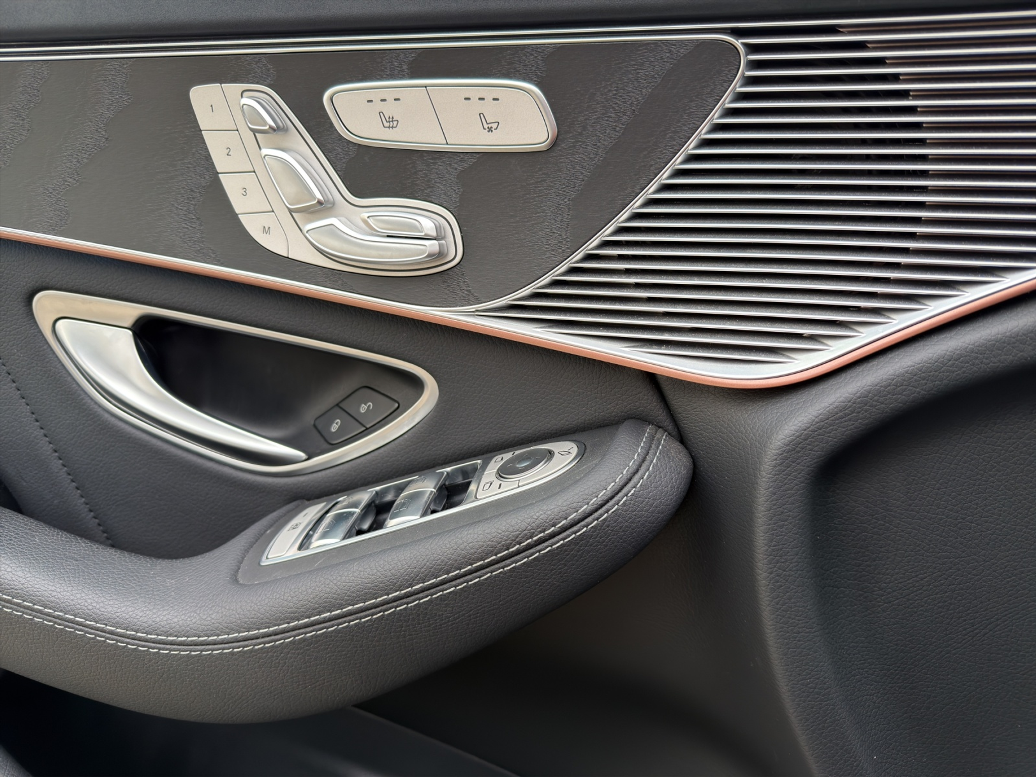 listing desktop thumbnail image 12