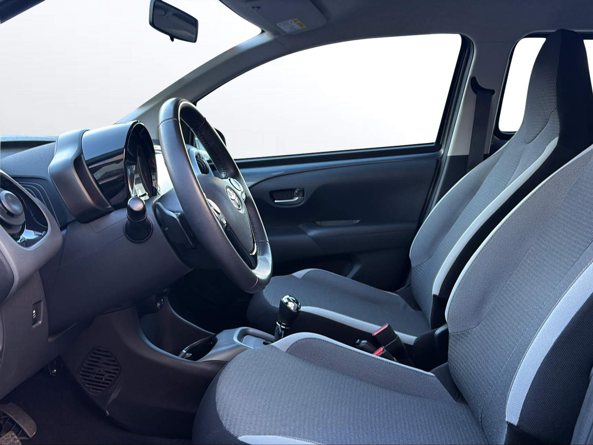 listing desktop thumbnail image 3