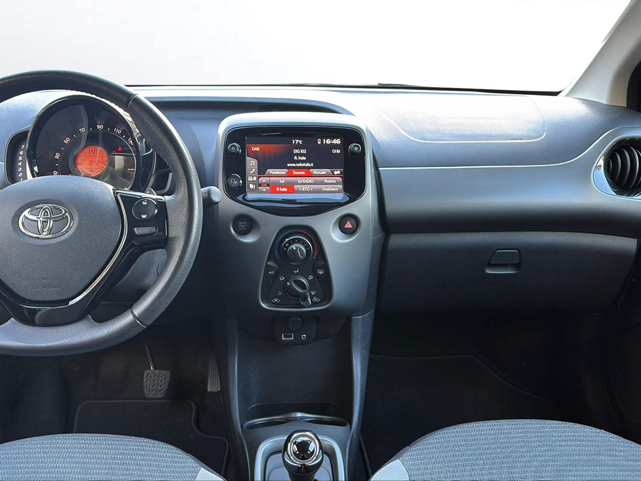 listing desktop thumbnail image 9