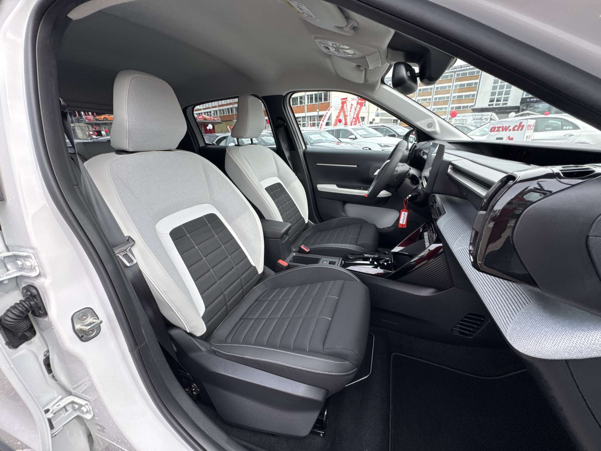 listing desktop thumbnail image 12