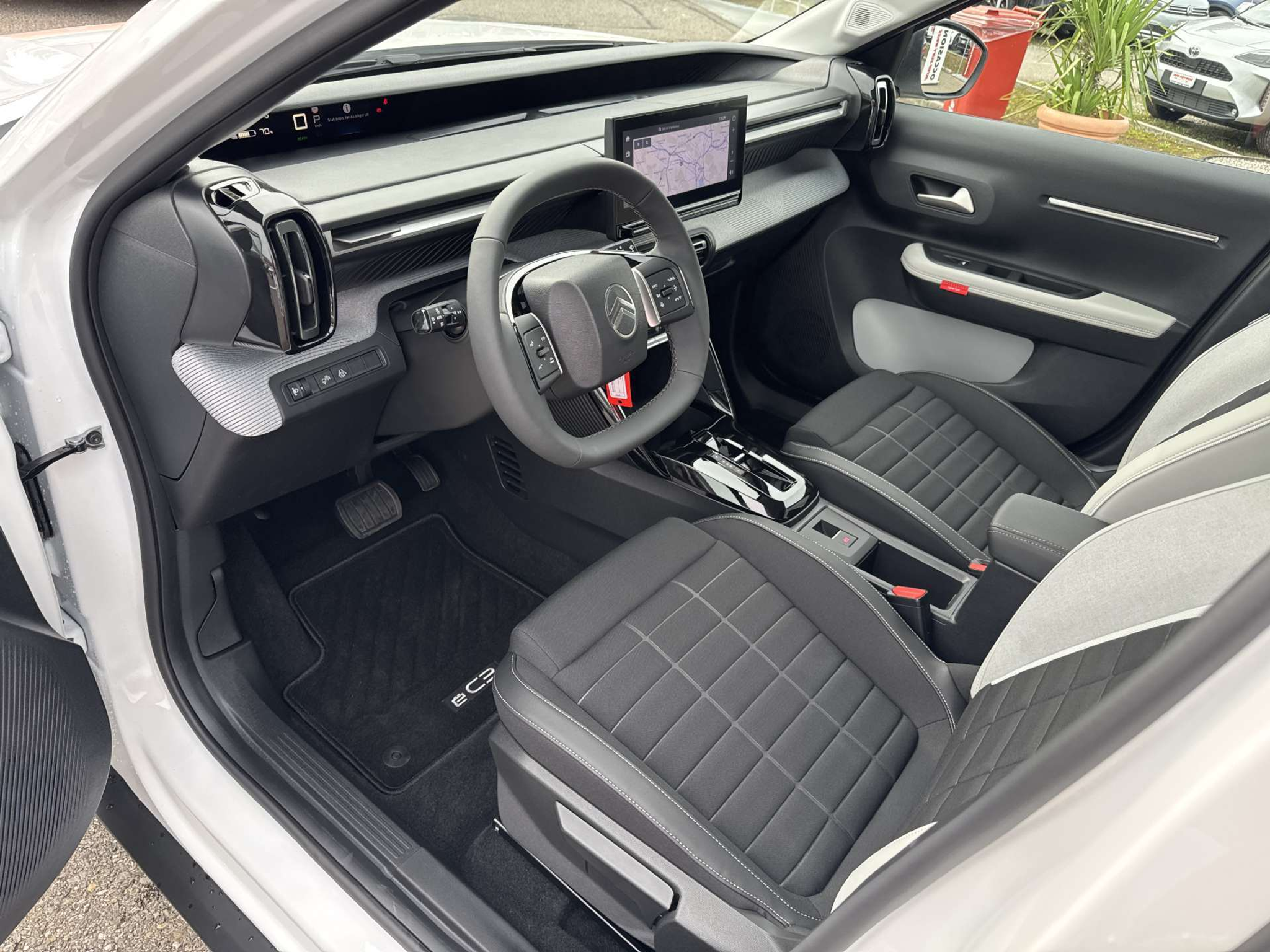 listing desktop thumbnail image 5