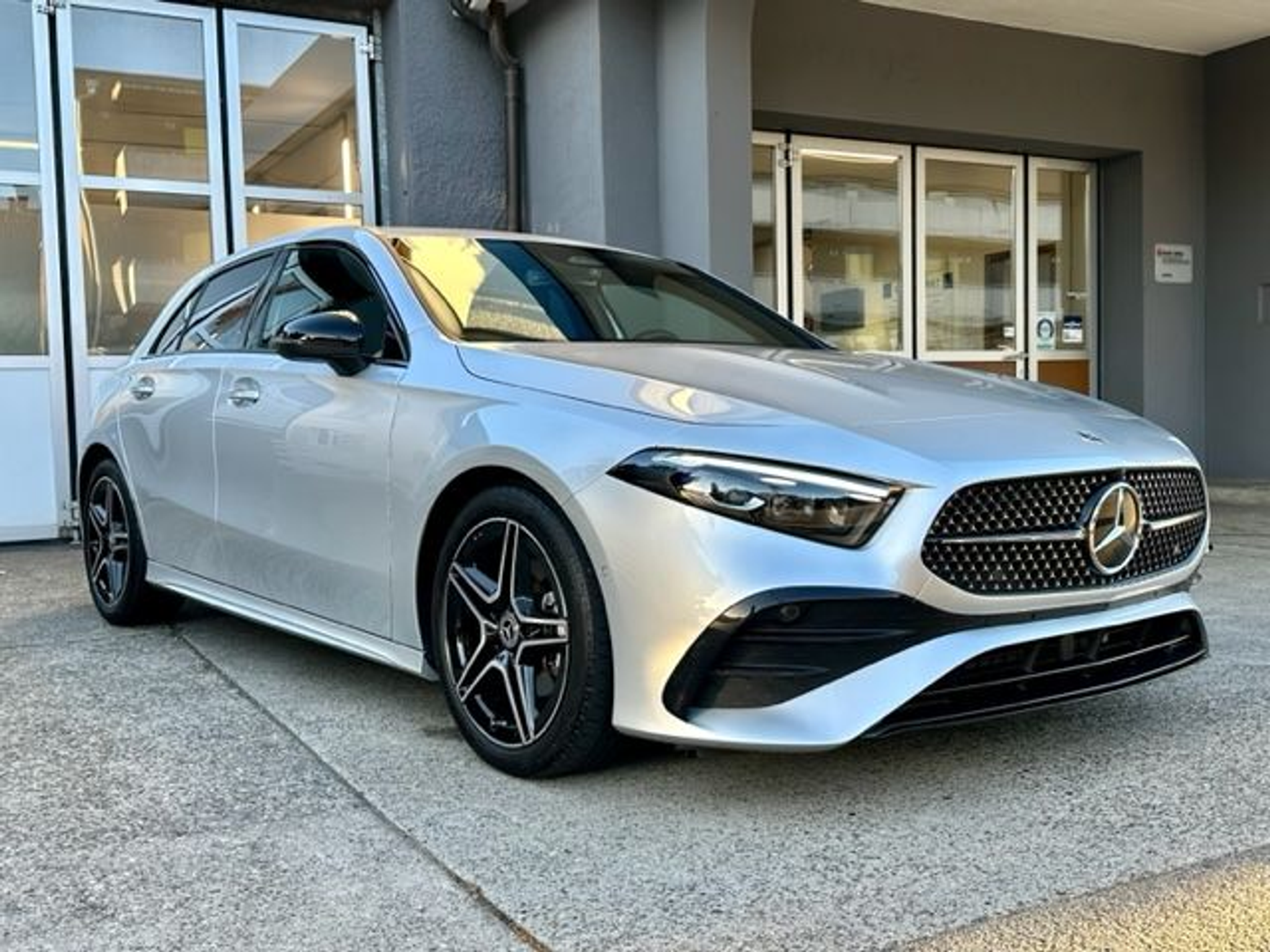 listing desktop thumbnail image 3