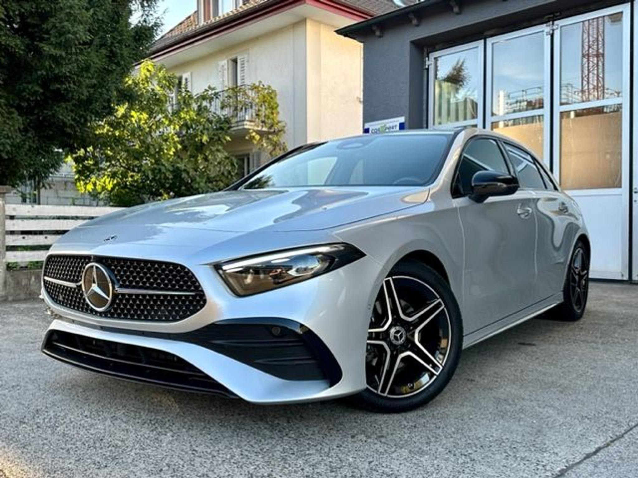 listing desktop thumbnail image 1