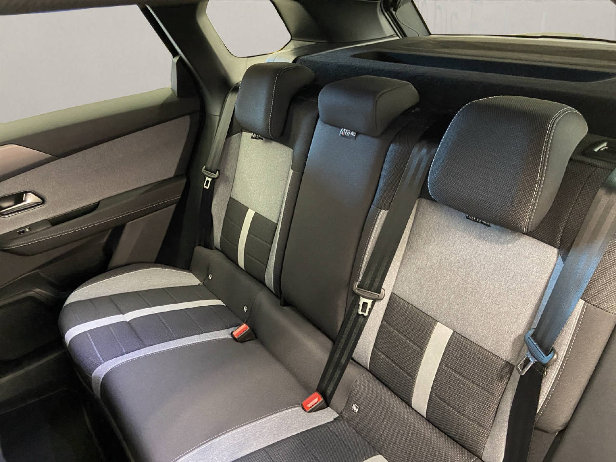 listing desktop thumbnail image 9